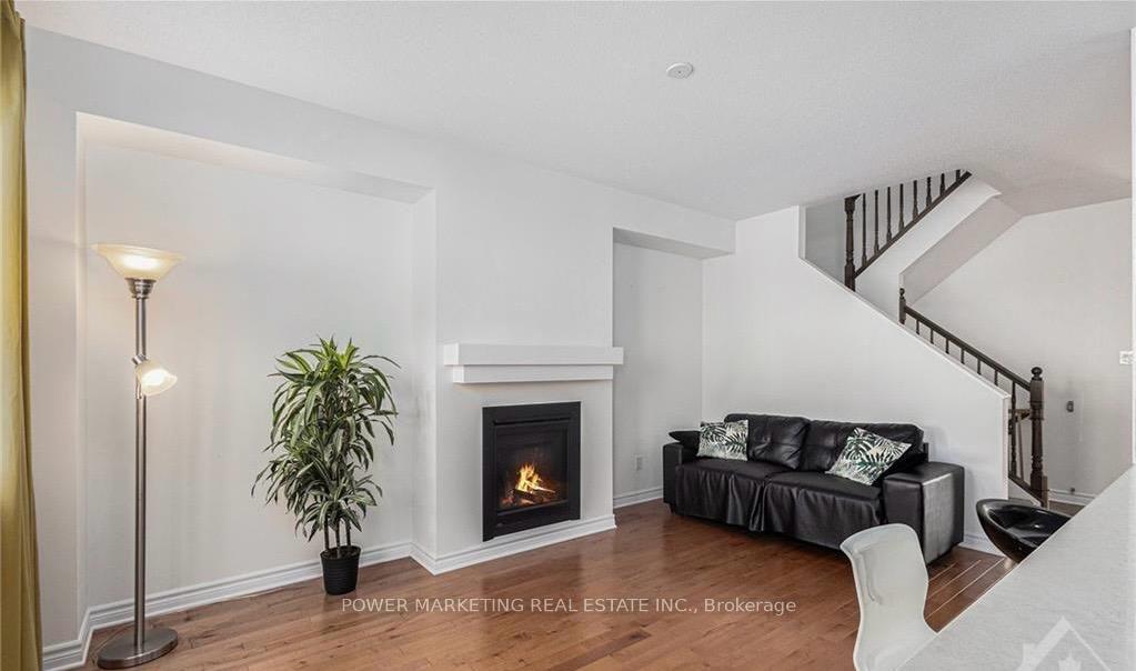Photo 5 of 932 Kilbirnie Drive, Ottawa, Barrhaven - Half Moon Bay — HOMEH