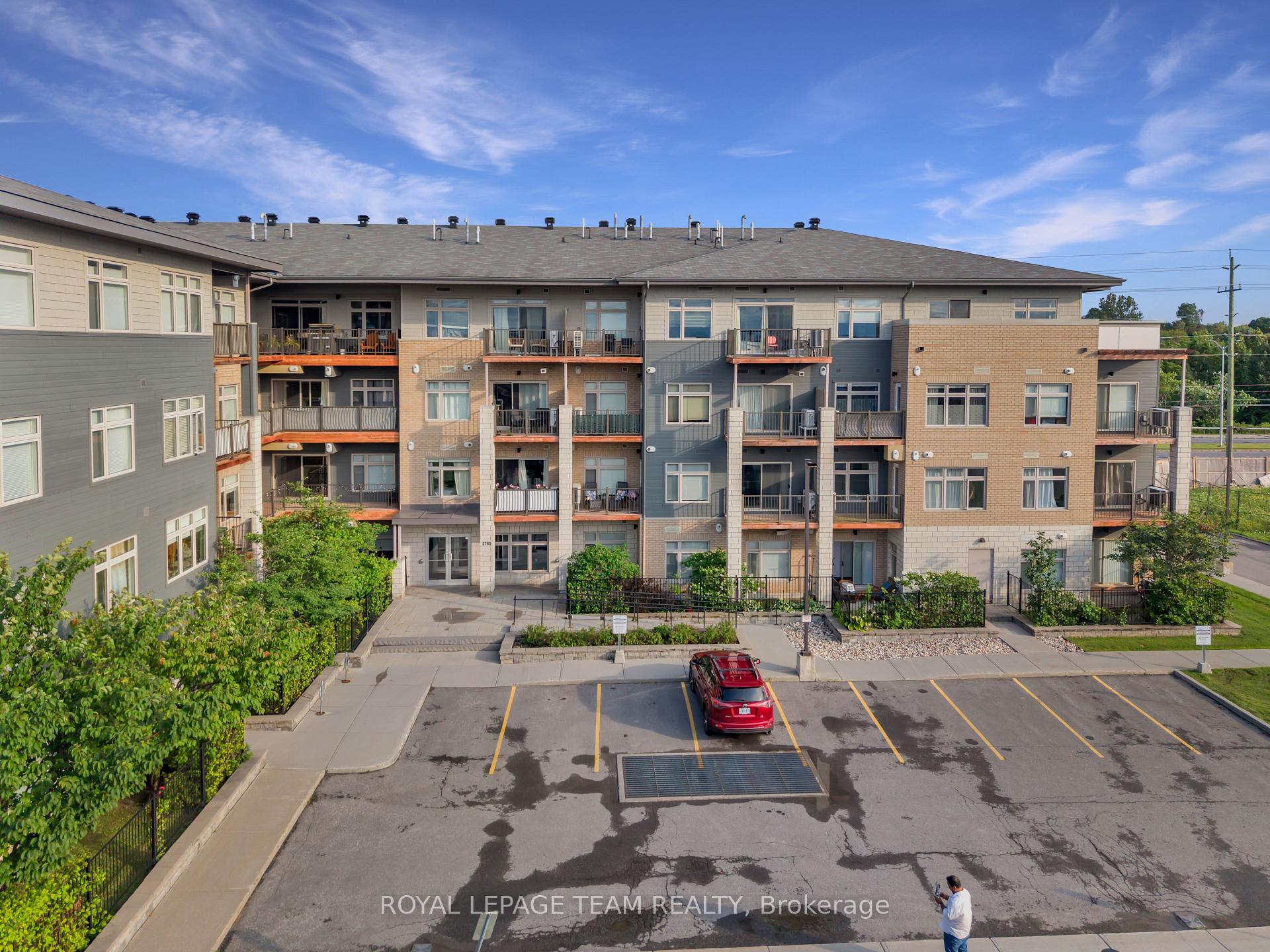 Photo of Unit 215, 2785 Baseline Road
