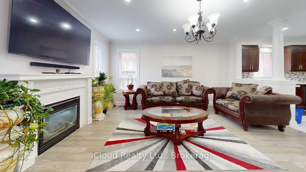 Photo 3 of 71 Tufton Crescent, Brampton, Fletcher's Meadow — HOMEH