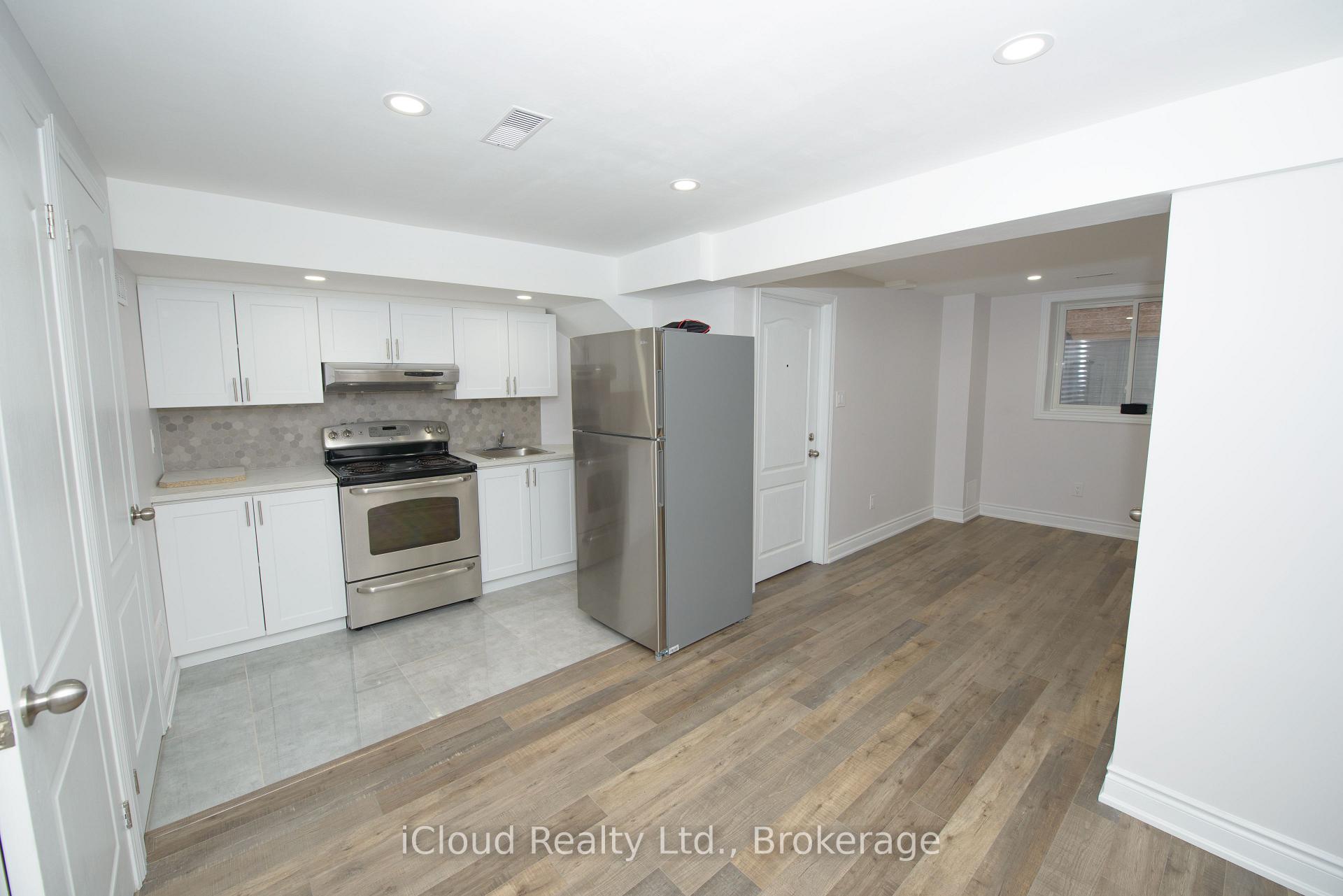 Photo 16 of 71 Tufton Crescent, Brampton, Fletcher's Meadow — HOMEH