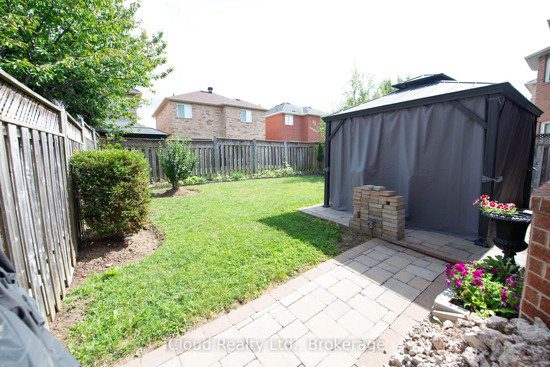 Photo 24 of 71 Tufton Crescent, Brampton, Fletcher's Meadow — HOMEH