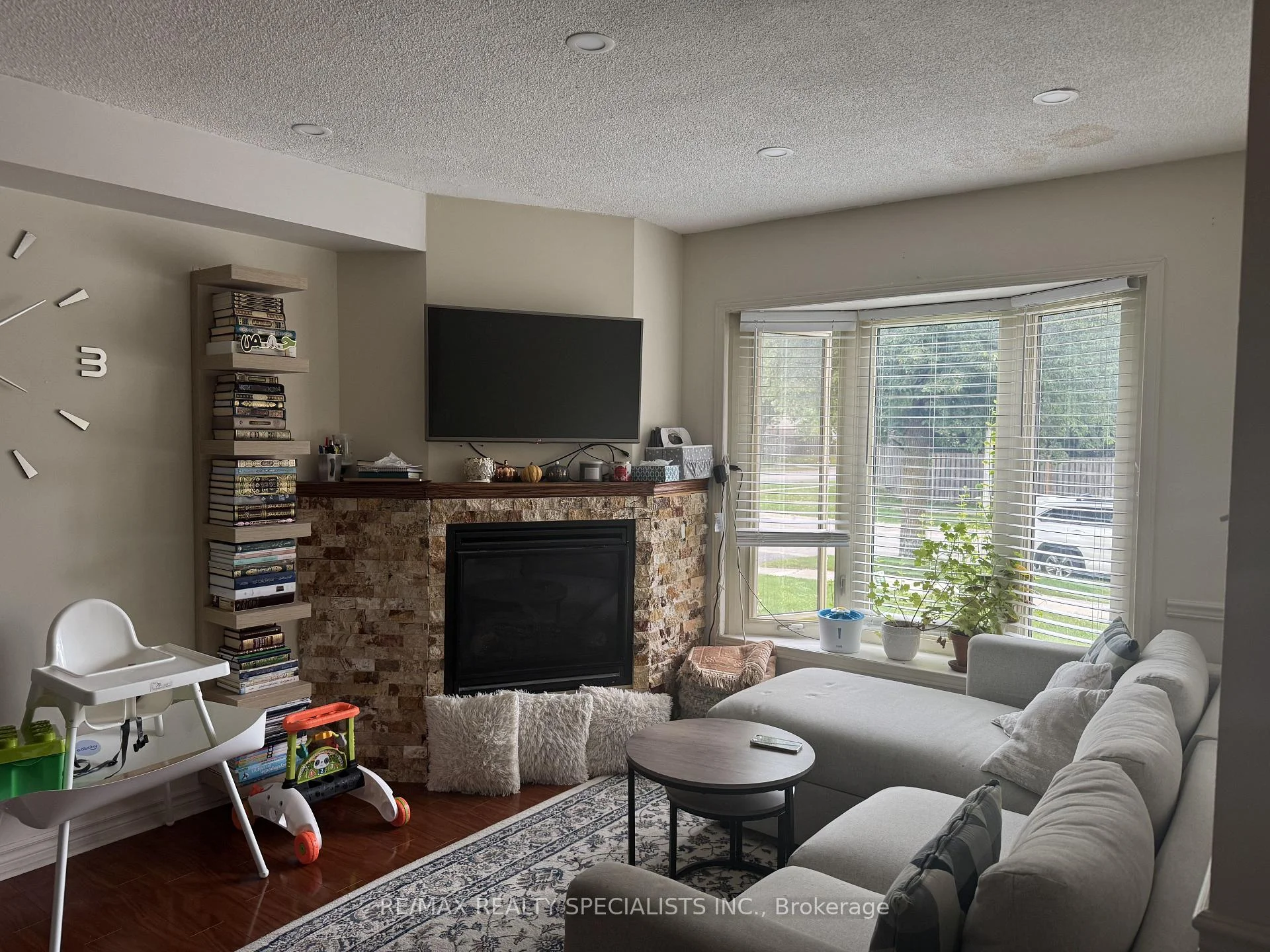 Photo 6 of 2849 Oslo Crescent, Mississauga, Meadowvale — HOMEH