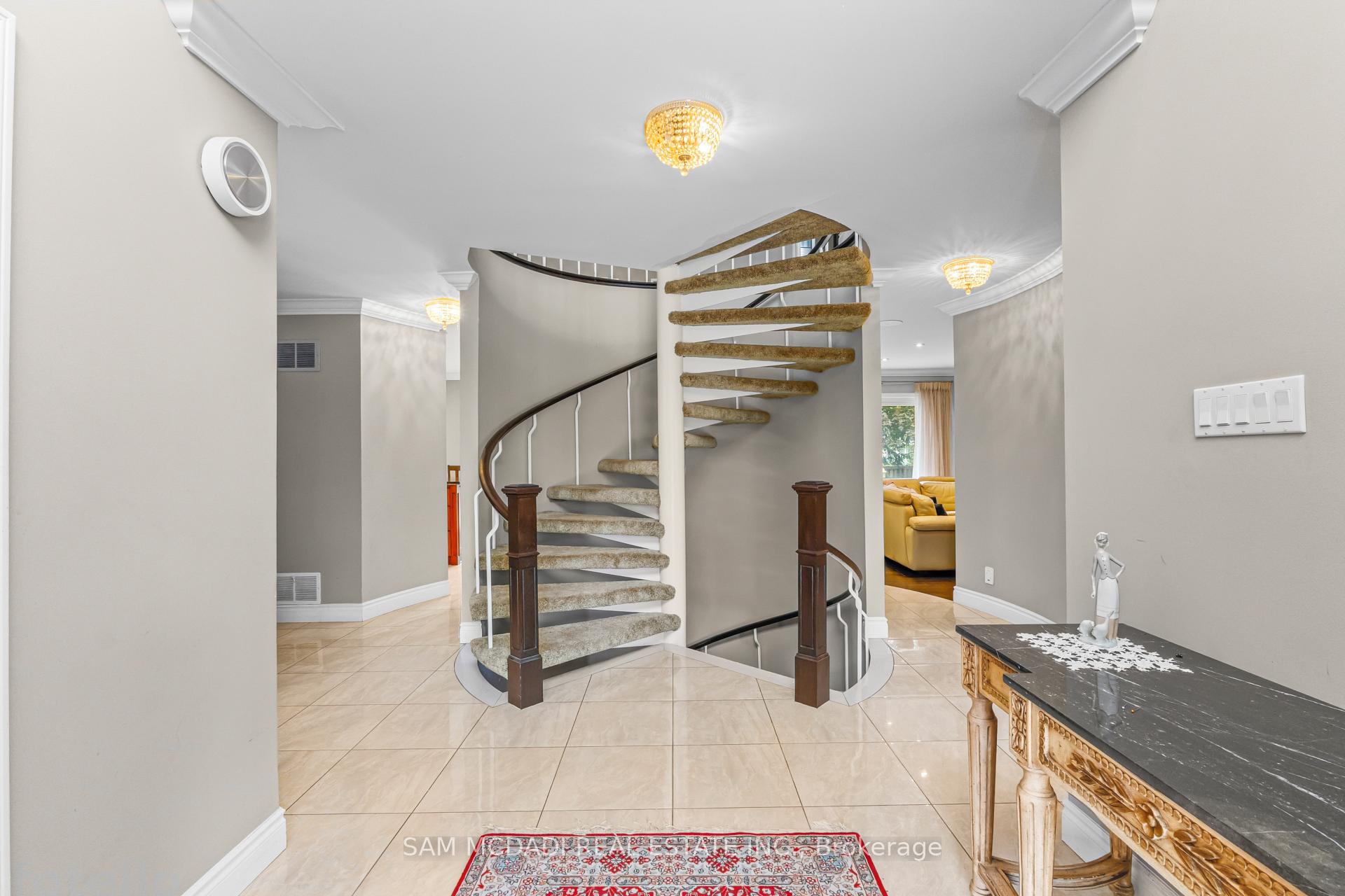 Photo 4 of 2145 Oneida Crescent, Mississauga, Erindale — HOMEH