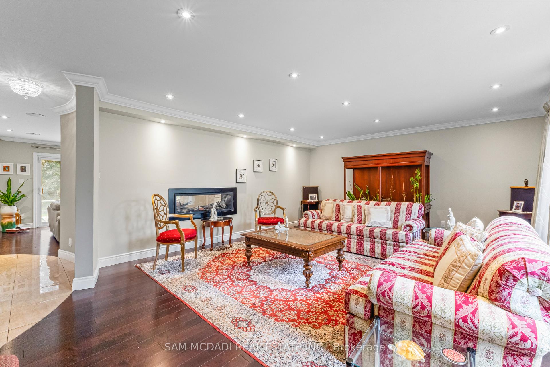 Photo 6 of 2145 Oneida Crescent, Mississauga, Erindale — HOMEH