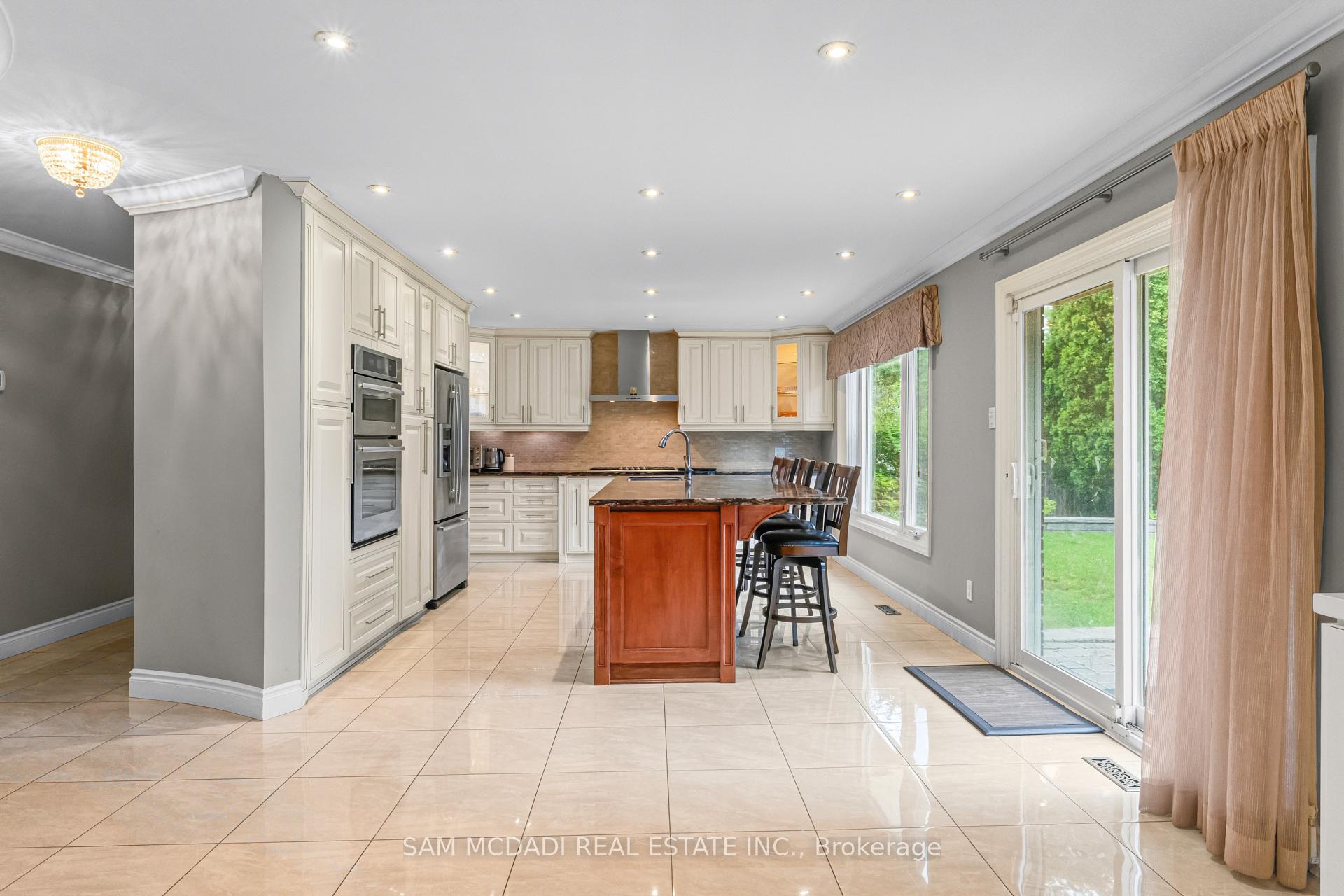 Photo 7 of 2145 Oneida Crescent, Mississauga, Erindale — HOMEH