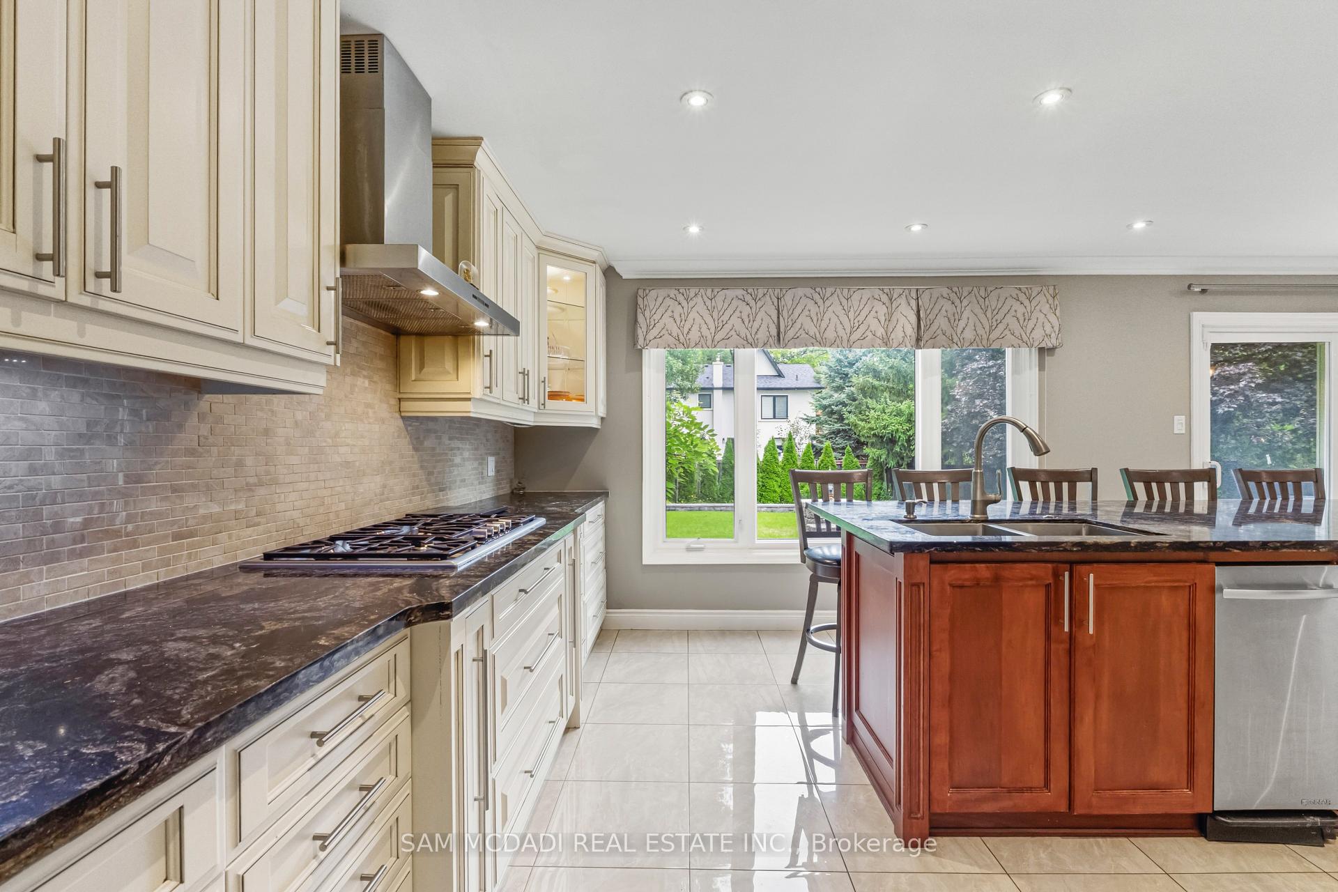 Photo 9 of 2145 Oneida Crescent, Mississauga, Erindale — HOMEH