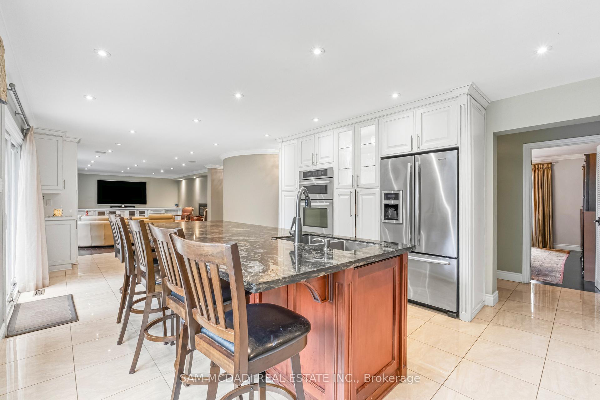 Photo 10 of 2145 Oneida Crescent, Mississauga, Erindale — HOMEH