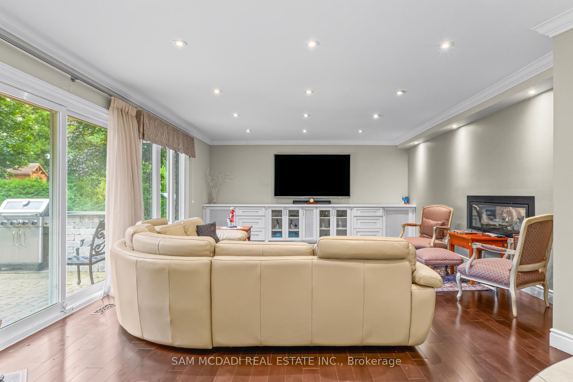 Photo 11 of 2145 Oneida Crescent, Mississauga, Erindale — HOMEH