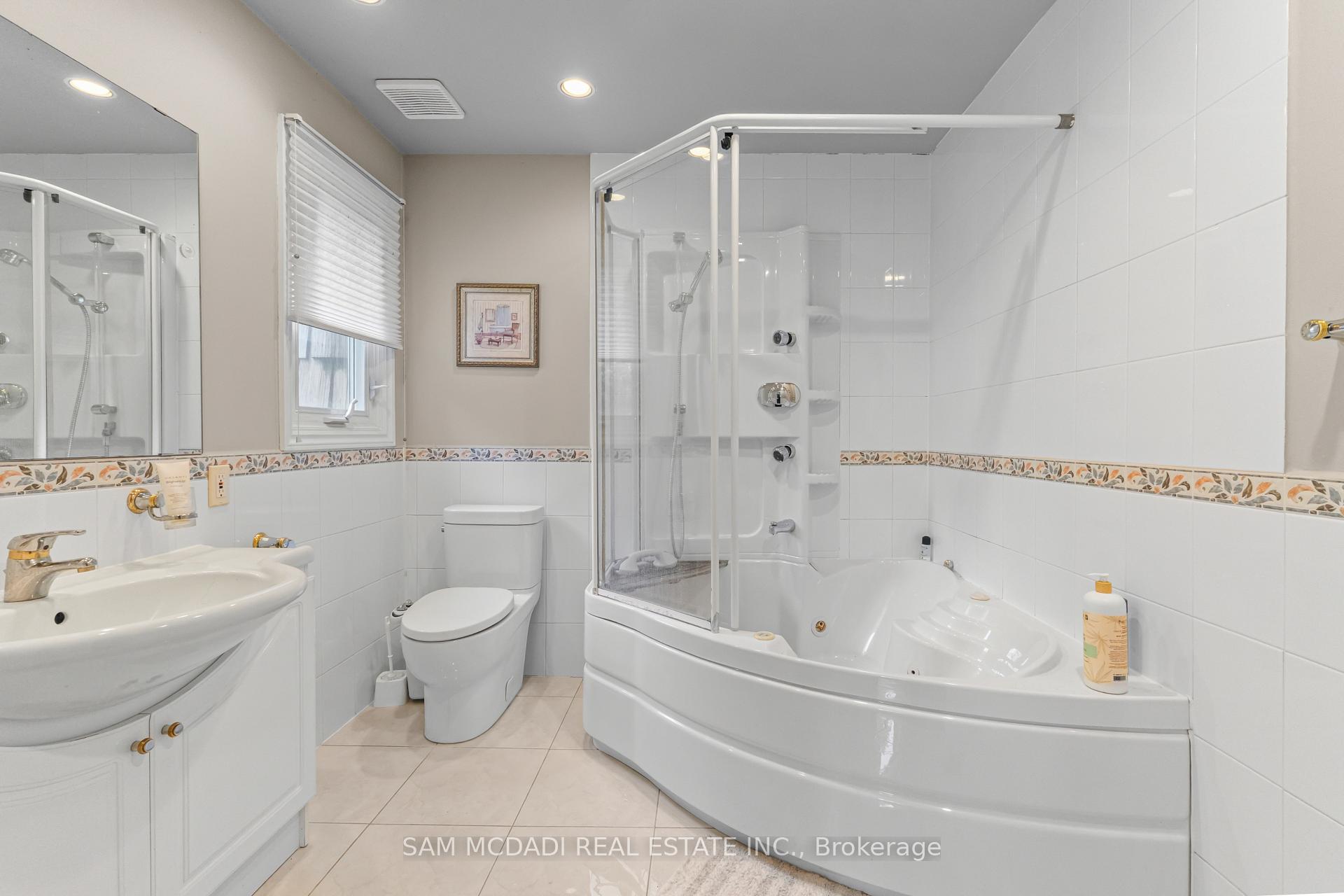 Photo 19 of 2145 Oneida Crescent, Mississauga, Erindale — HOMEH