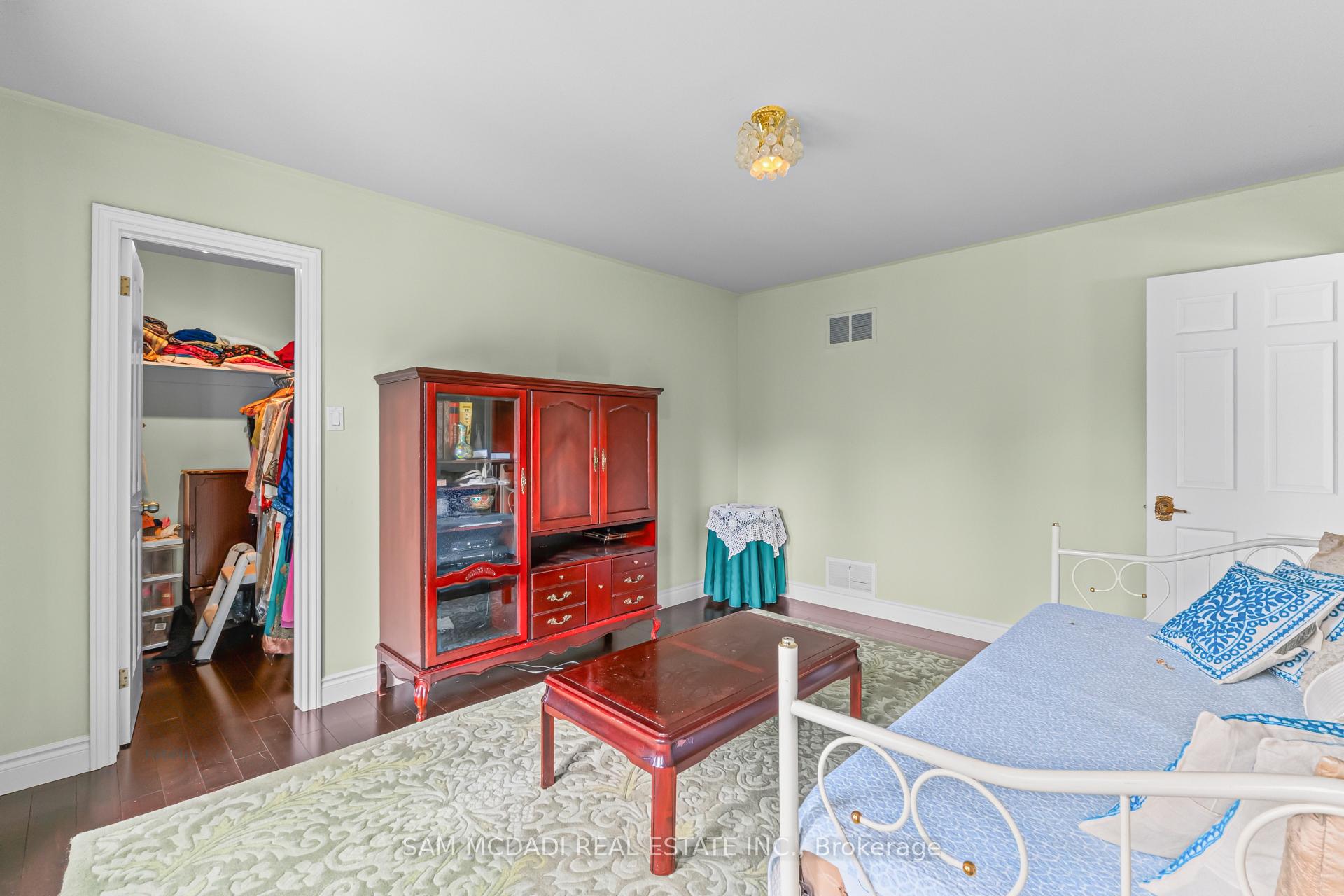 Photo 23 of 2145 Oneida Crescent, Mississauga, Erindale — HOMEH