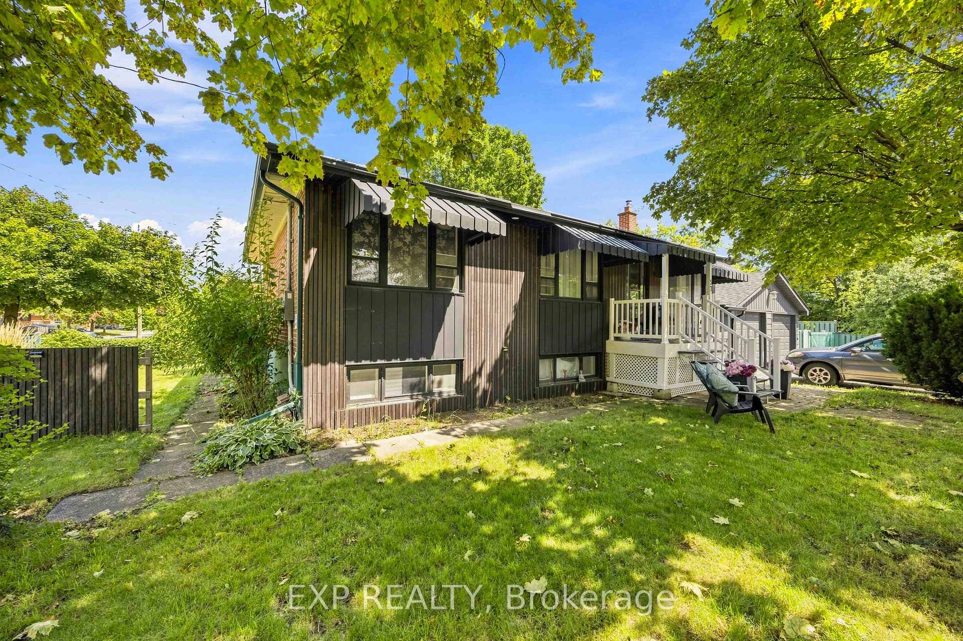Photo 5 of 57 Brisco Street, Brampton, Brampton North — HOMEH