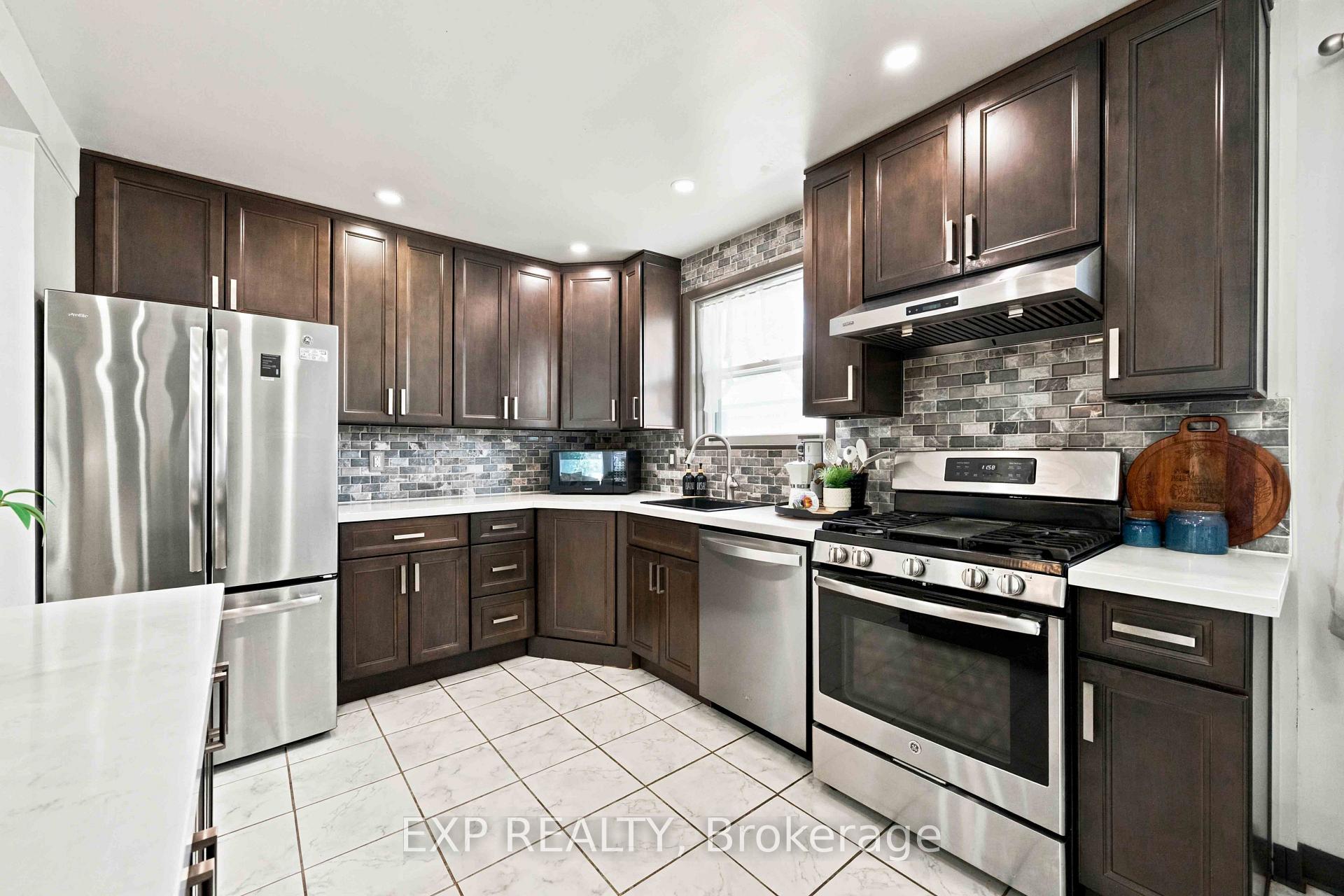 Photo 16 of 57 Brisco Street, Brampton, Brampton North — HOMEH