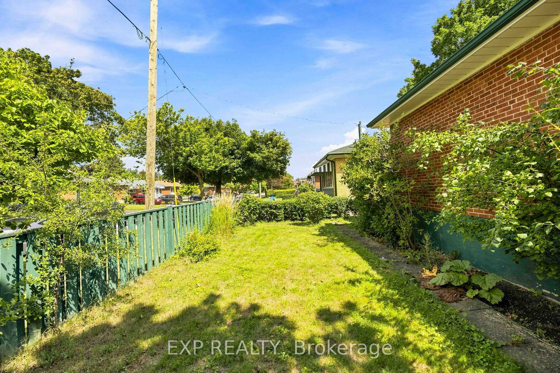 Photo 43 of 57 Brisco Street, Brampton, Brampton North — HOMEH