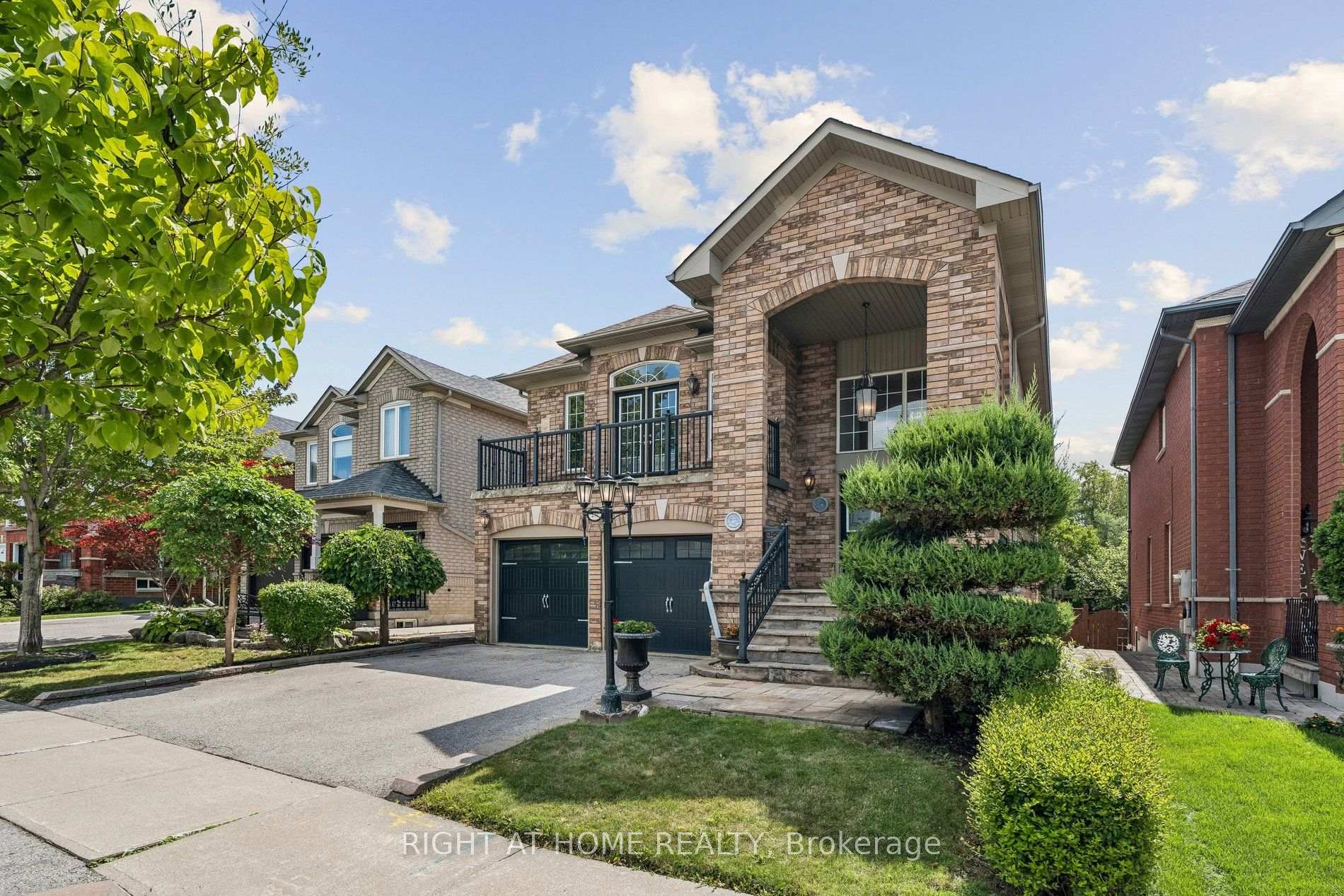 Photo 3 of 251 Sonoma Boulevard, Vaughan, Sonoma Heights — HOMEH