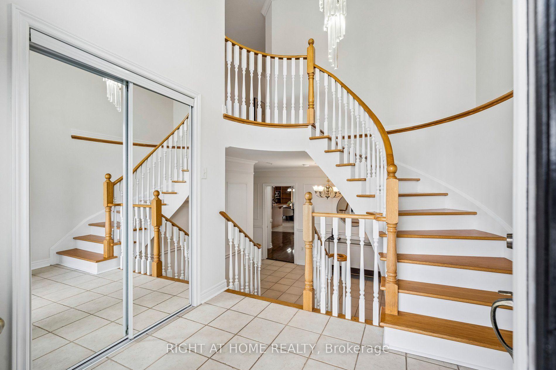 Photo 5 of 251 Sonoma Boulevard, Vaughan, Sonoma Heights — HOMEH