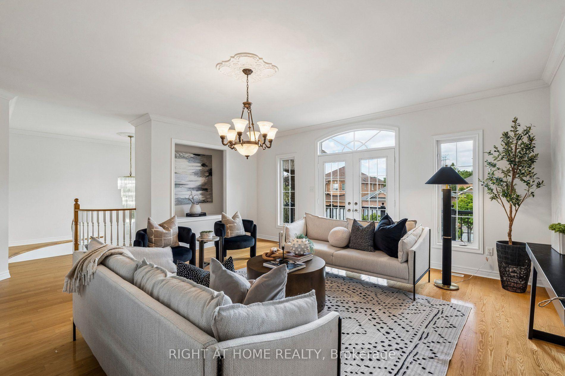 Photo 8 of 251 Sonoma Boulevard, Vaughan, Sonoma Heights — HOMEH