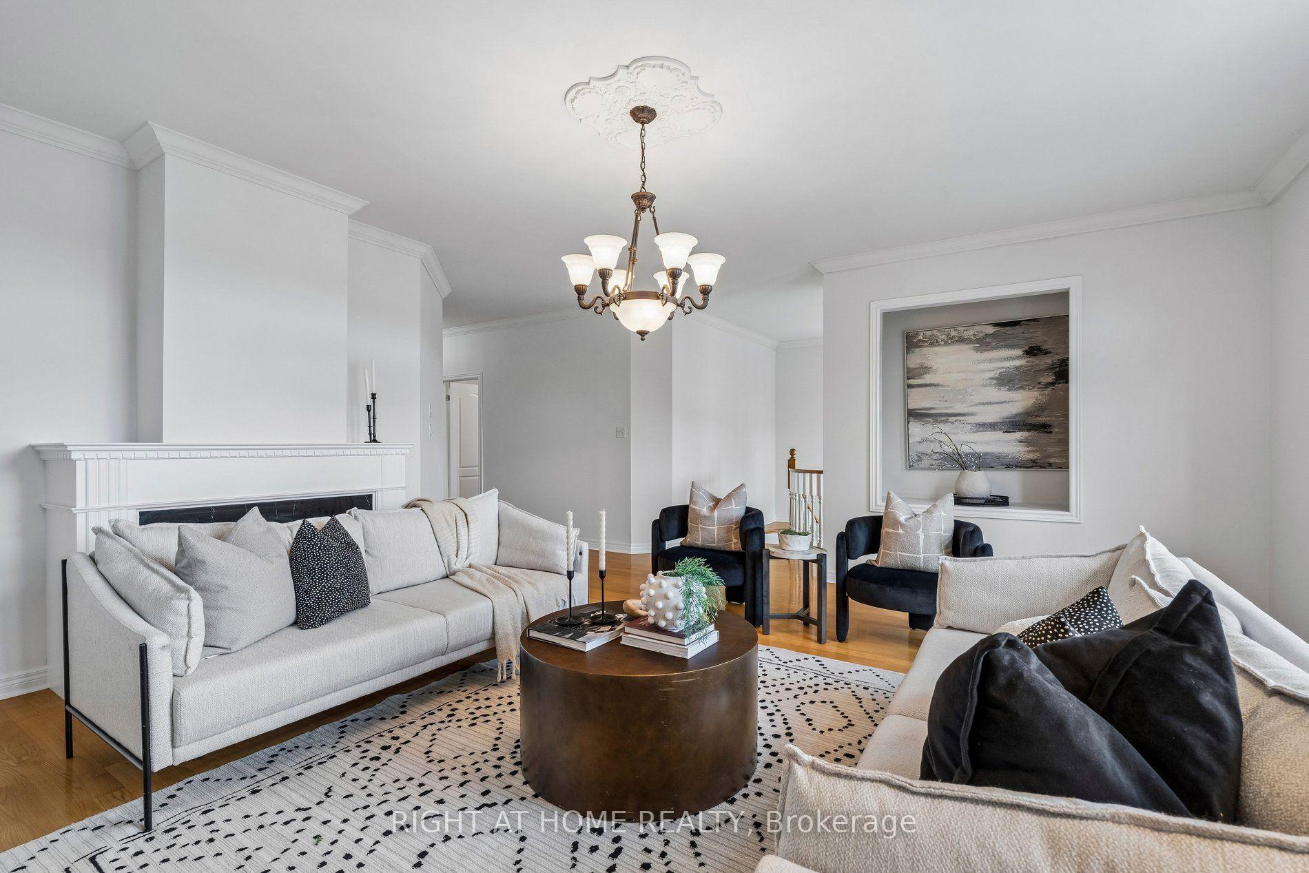 Photo 9 of 251 Sonoma Boulevard, Vaughan, Sonoma Heights — HOMEH
