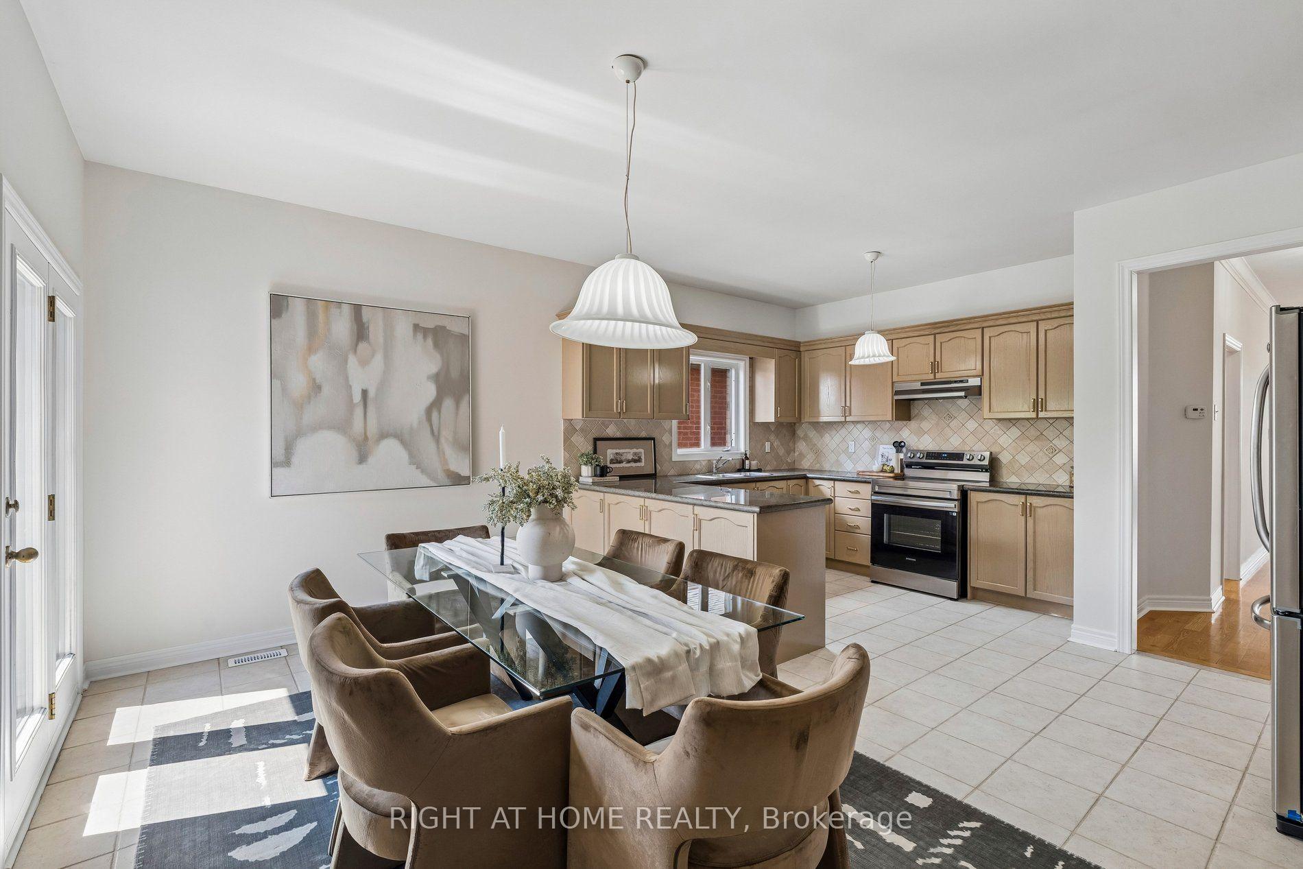 Photo 11 of 251 Sonoma Boulevard, Vaughan, Sonoma Heights — HOMEH