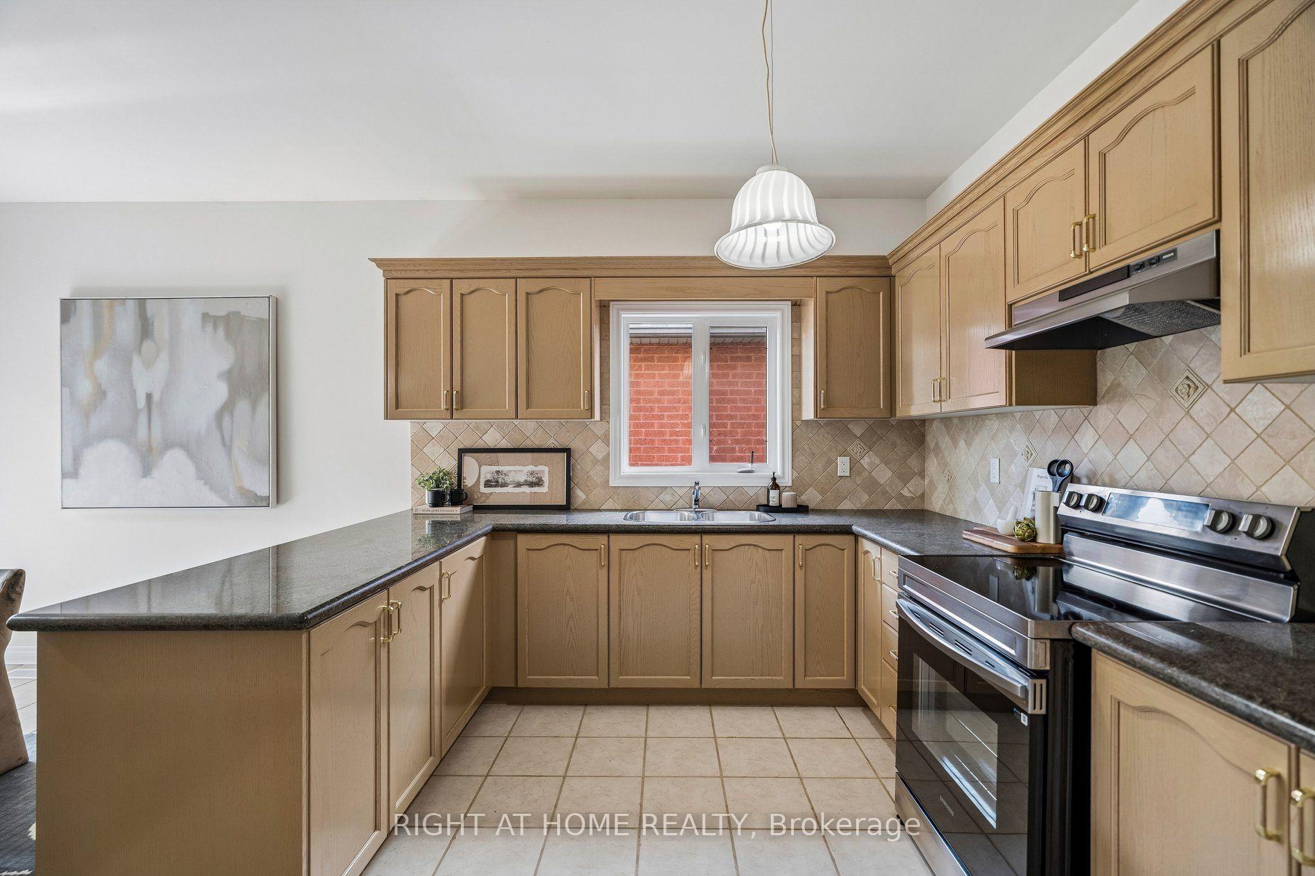 Photo 14 of 251 Sonoma Boulevard, Vaughan, Sonoma Heights — HOMEH