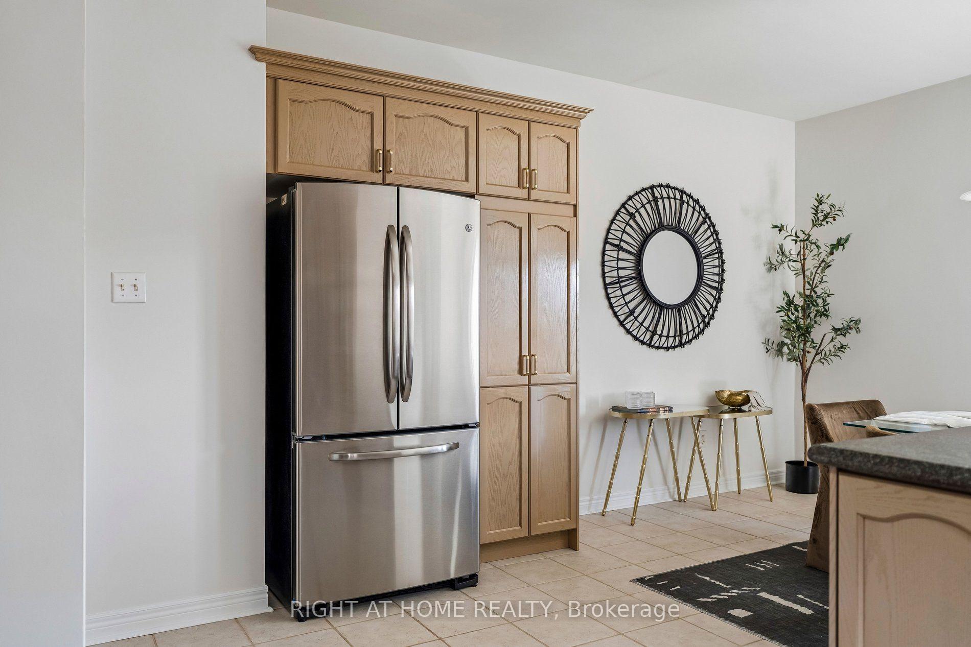 Photo 15 of 251 Sonoma Boulevard, Vaughan, Sonoma Heights — HOMEH