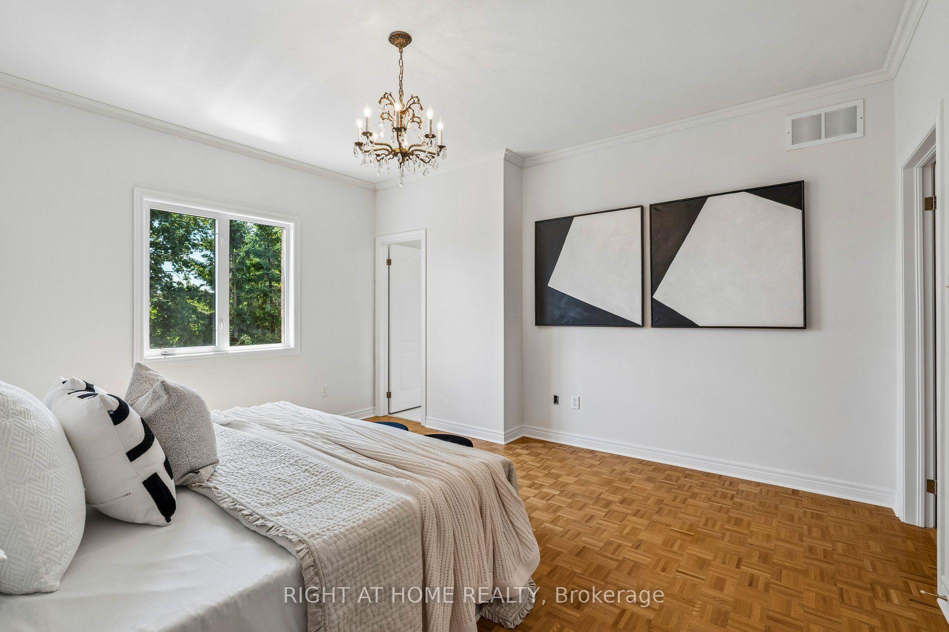 Photo 18 of 251 Sonoma Boulevard, Vaughan, Sonoma Heights — HOMEH
