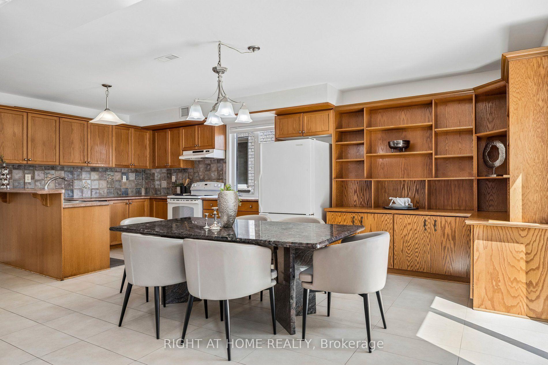 Photo 29 of 251 Sonoma Boulevard, Vaughan, Sonoma Heights — HOMEH