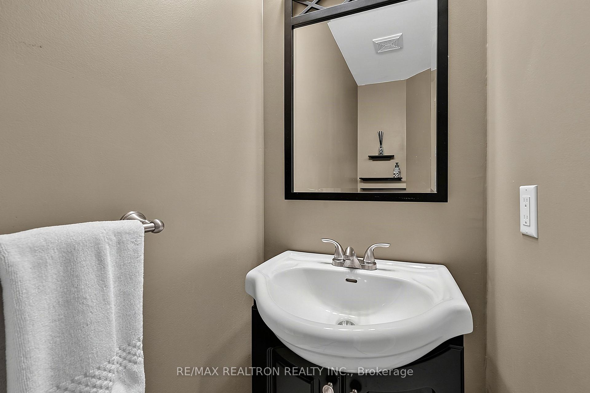 Photo 8 of 282 Ferndale Drive S, Barrie, Ardagh — HOMEH