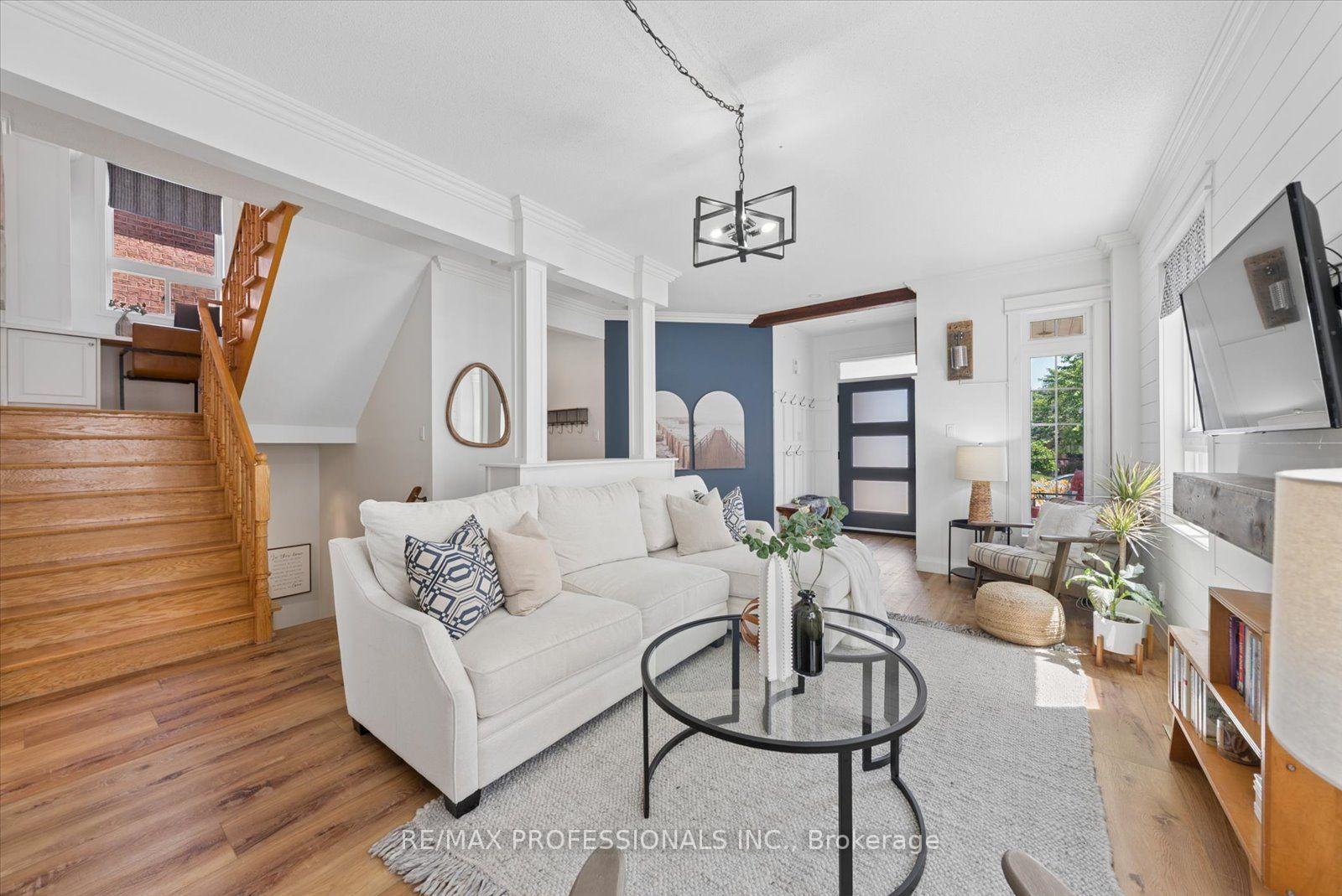 Photo 5 of 62 Blackfriar Avenue, Whitby, Brooklin — HOMEH
