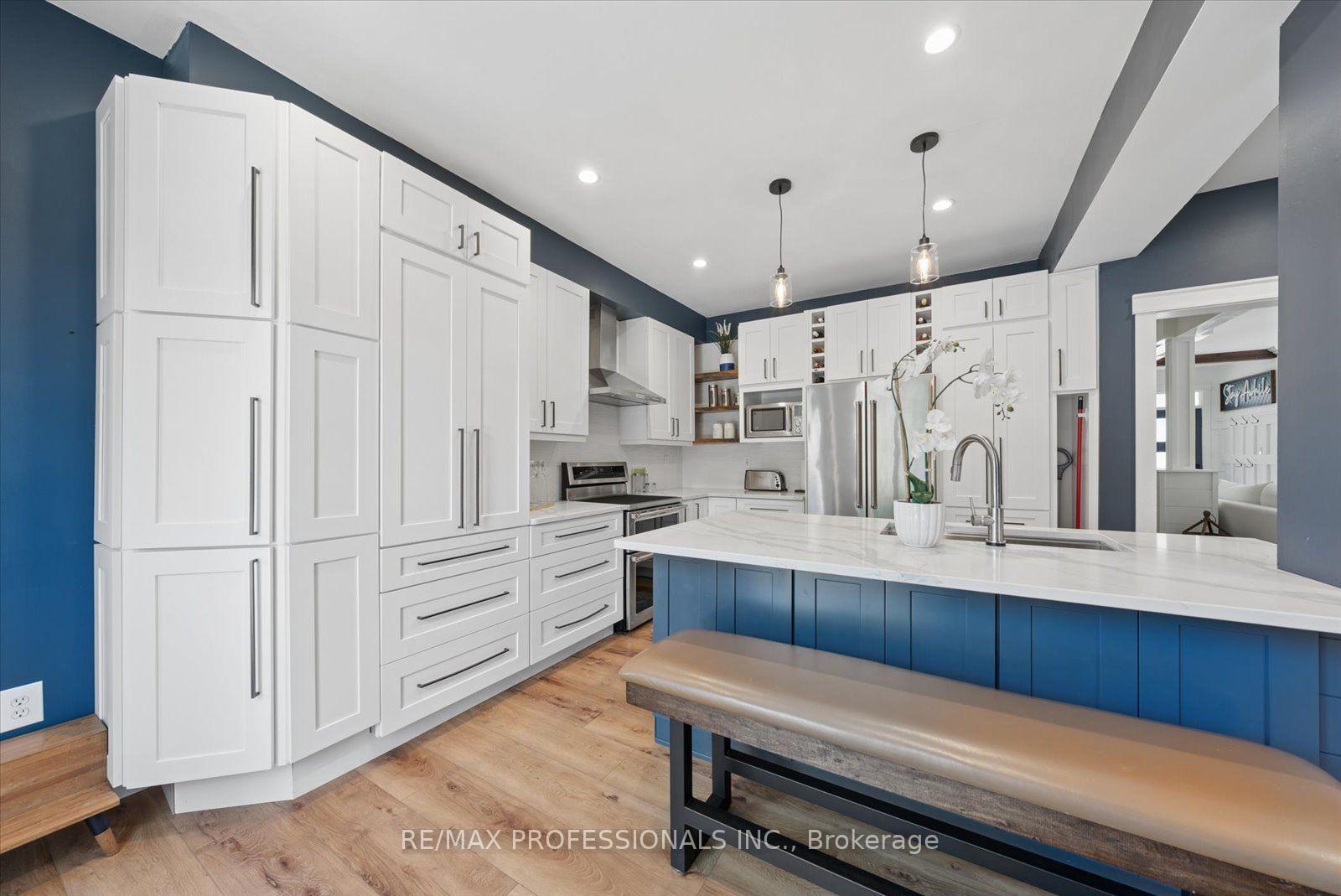 Photo 17 of 62 Blackfriar Avenue, Whitby, Brooklin — HOMEH