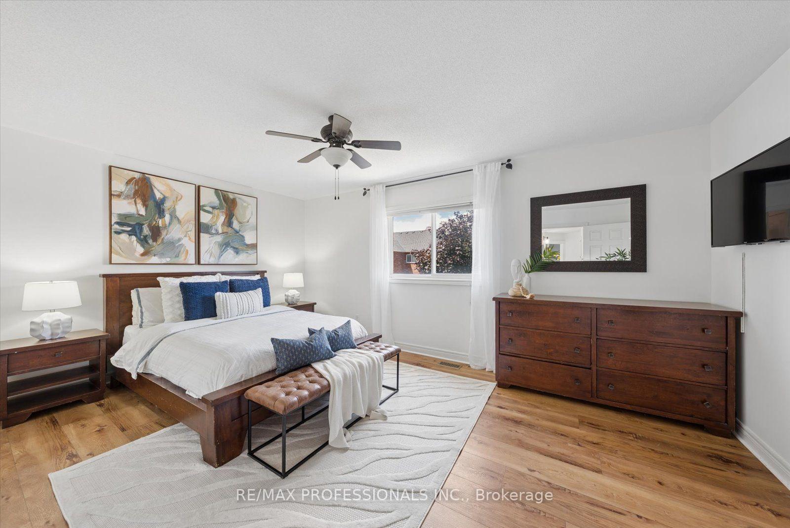 Photo 22 of 62 Blackfriar Avenue, Whitby, Brooklin — HOMEH