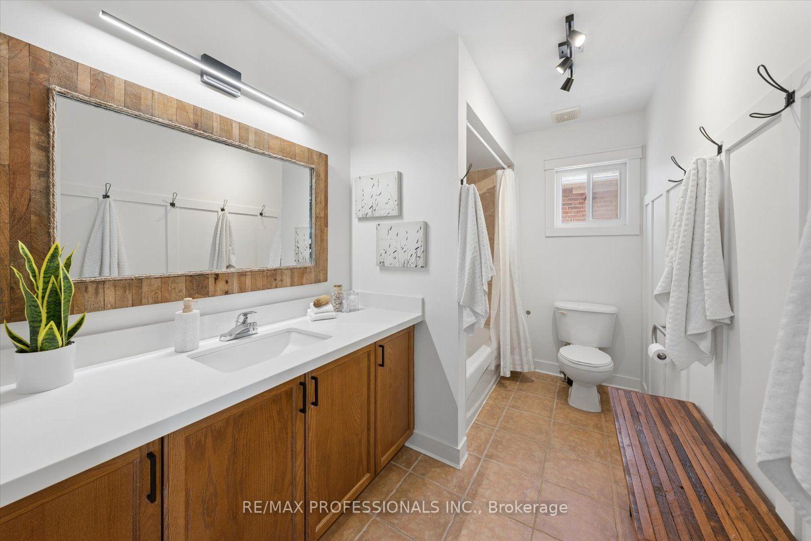 Photo 30 of 62 Blackfriar Avenue, Whitby, Brooklin — HOMEH