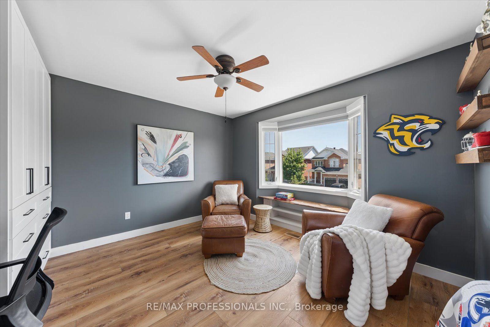 Photo 32 of 62 Blackfriar Avenue, Whitby, Brooklin — HOMEH