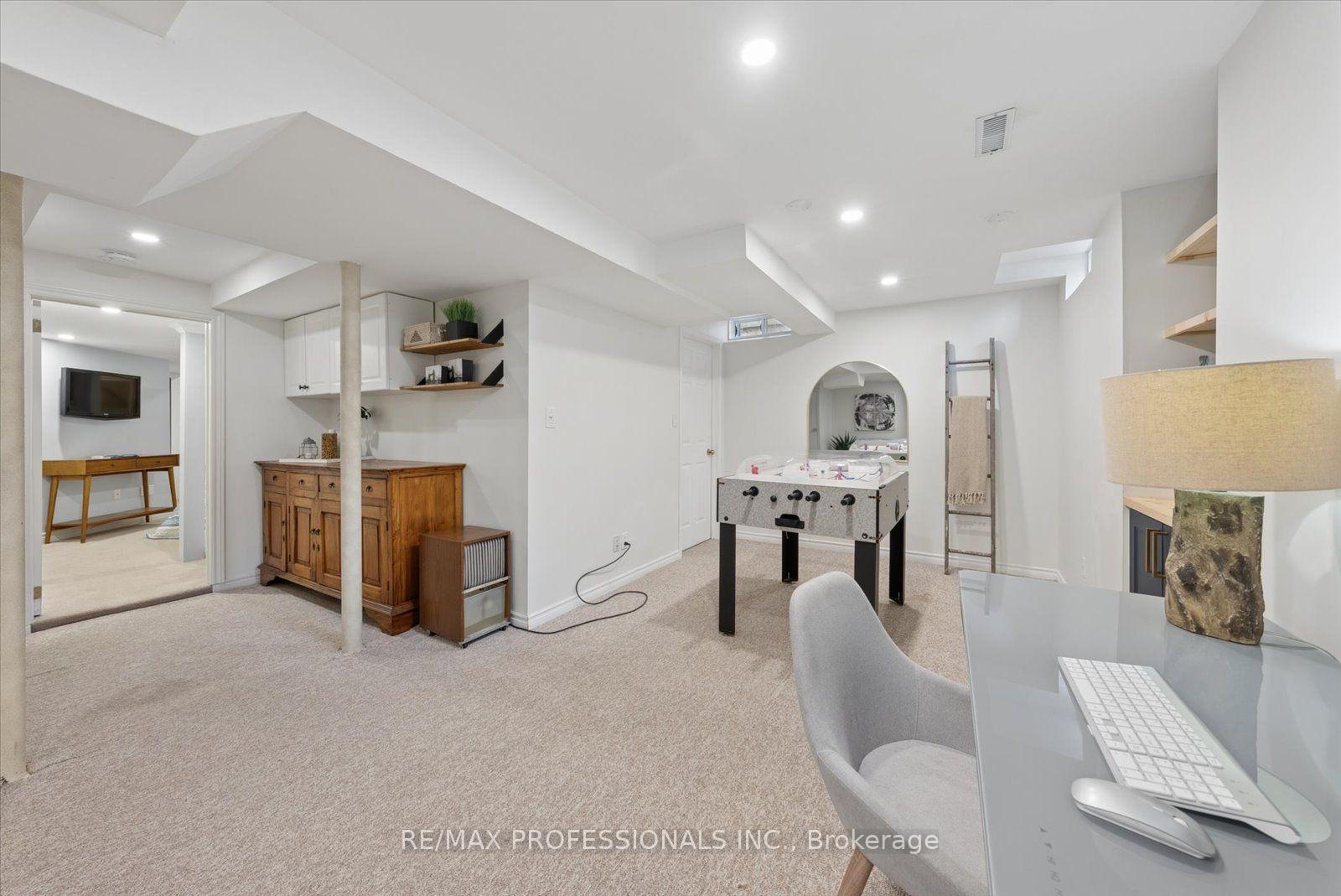 Photo 37 of 62 Blackfriar Avenue, Whitby, Brooklin — HOMEH