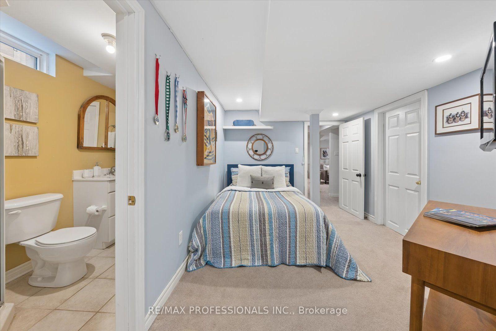 Photo 38 of 62 Blackfriar Avenue, Whitby, Brooklin — HOMEH