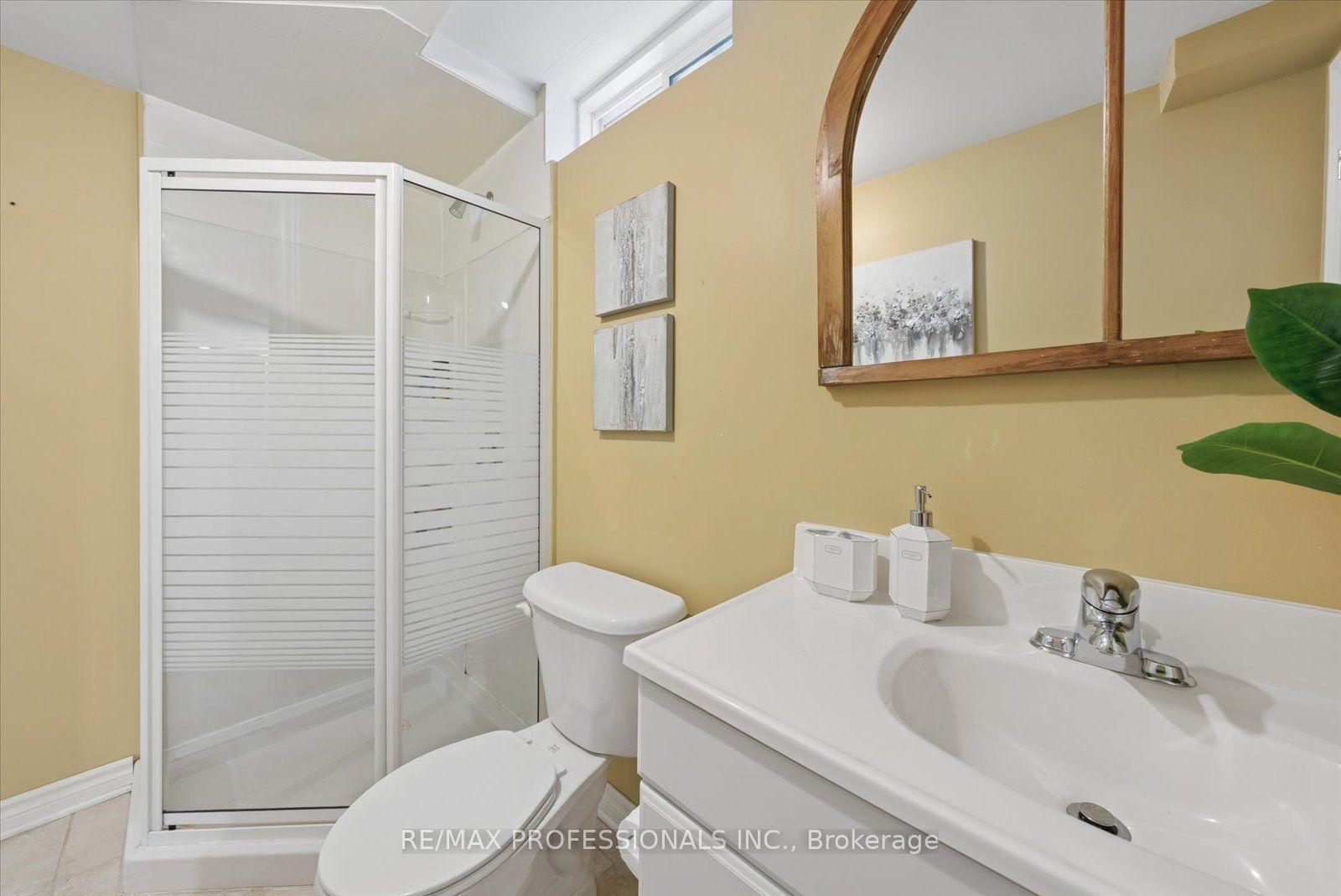 Photo 40 of 62 Blackfriar Avenue, Whitby, Brooklin — HOMEH