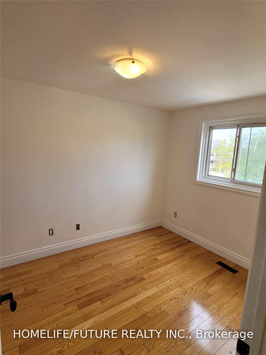 Photo 14 of Unit Main, 88 Clover Ridge Drive W, Ajax, South West — HOMEH