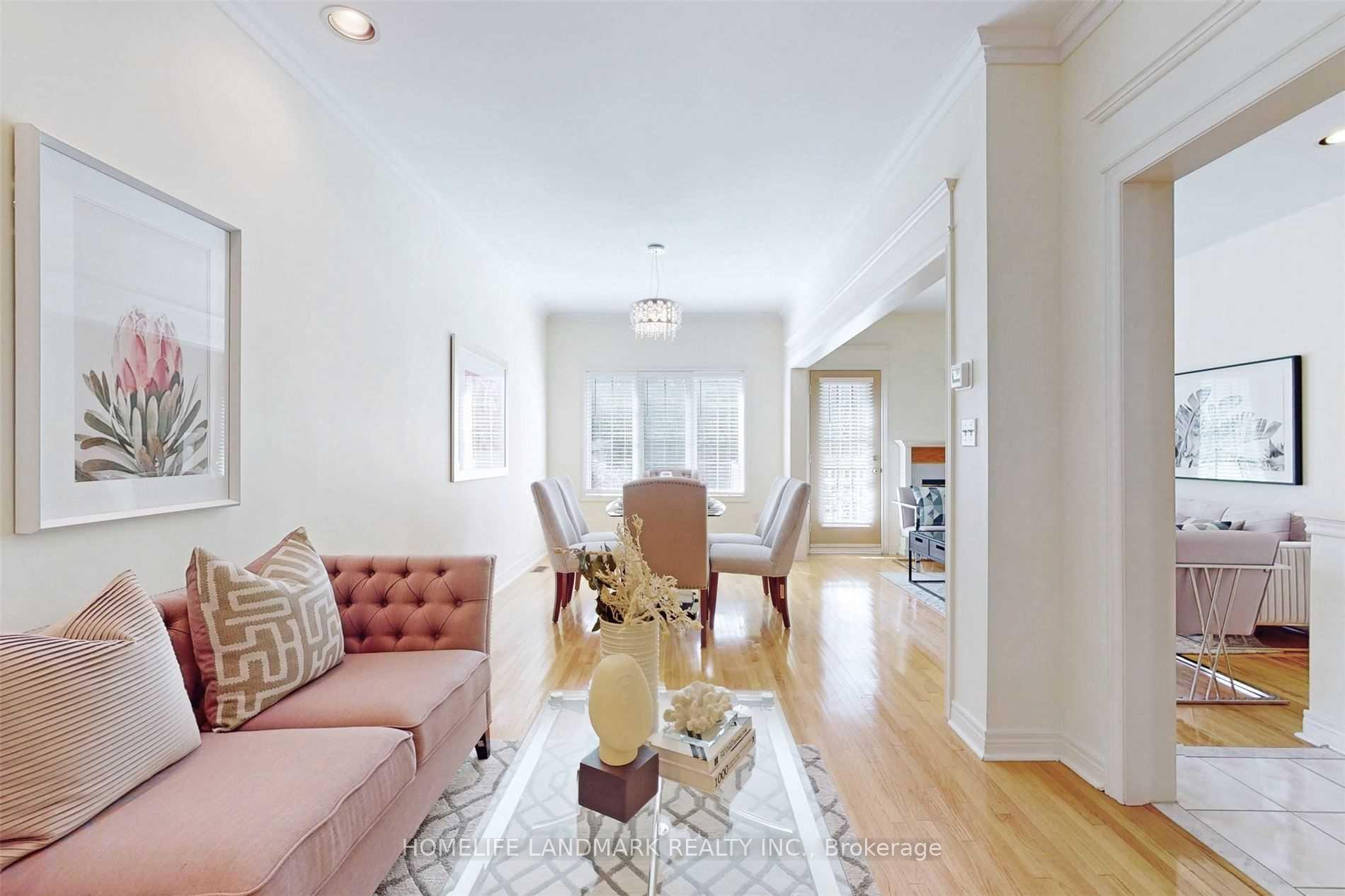 Photo 4 of 22 Kingsbridge Circle, Vaughan, Beverley Glen — HOMEH