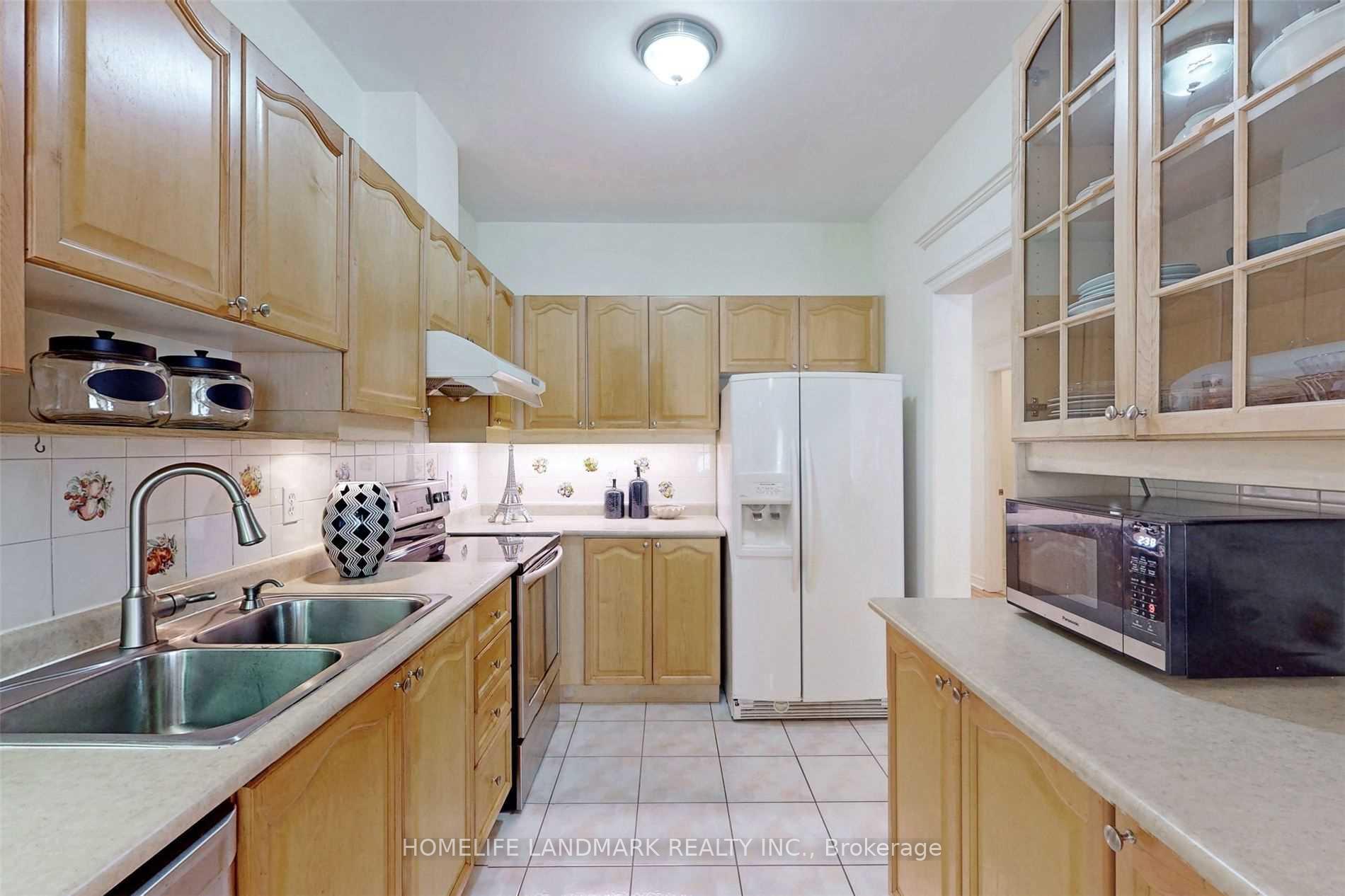 Photo 11 of 22 Kingsbridge Circle, Vaughan, Beverley Glen — HOMEH