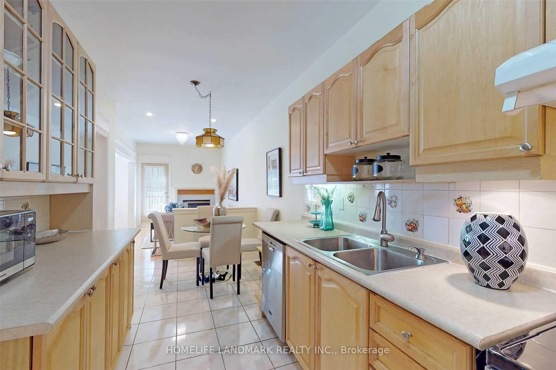 Photo 12 of 22 Kingsbridge Circle, Vaughan, Beverley Glen — HOMEH