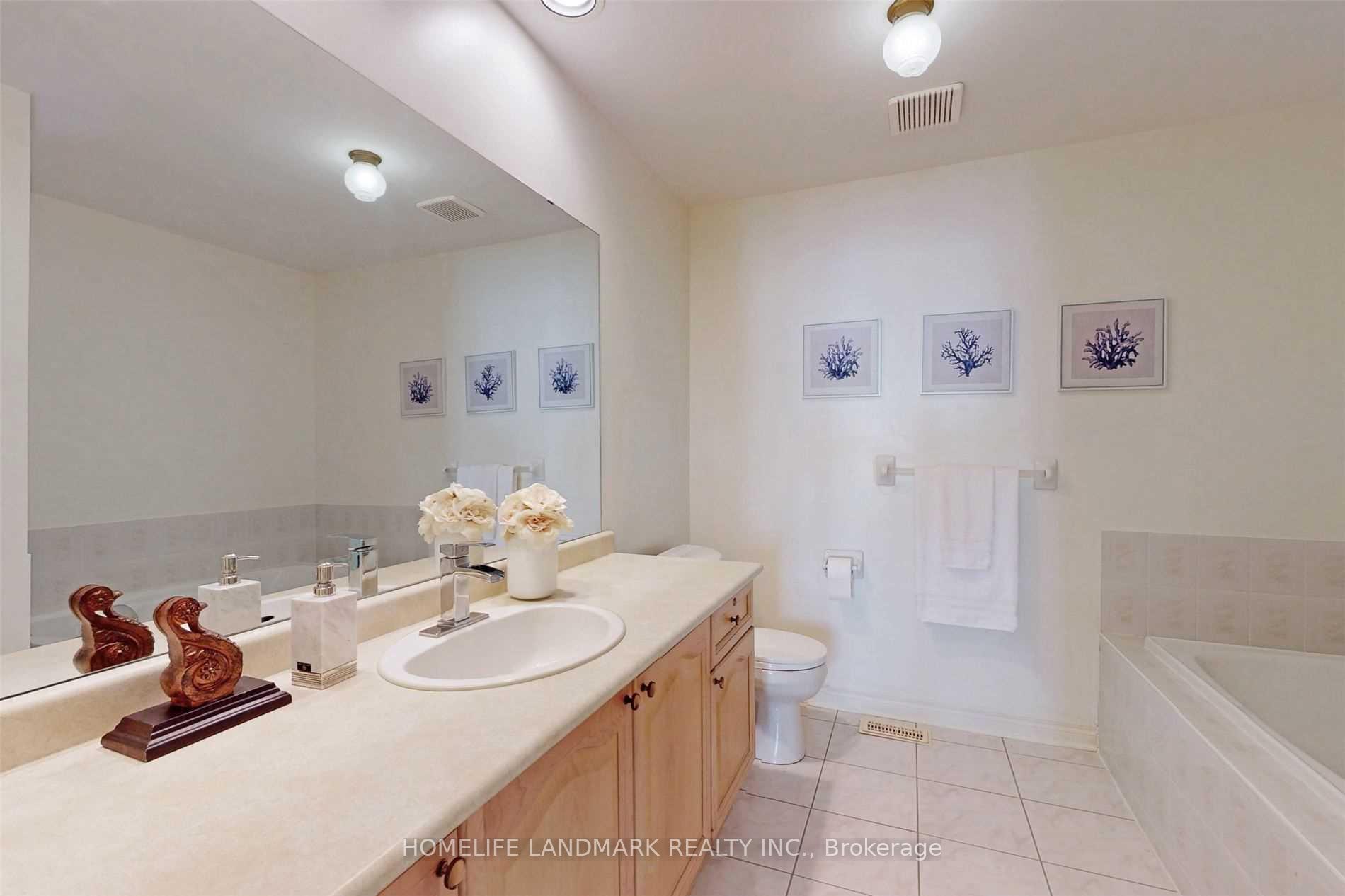 Photo 16 of 22 Kingsbridge Circle, Vaughan, Beverley Glen — HOMEH