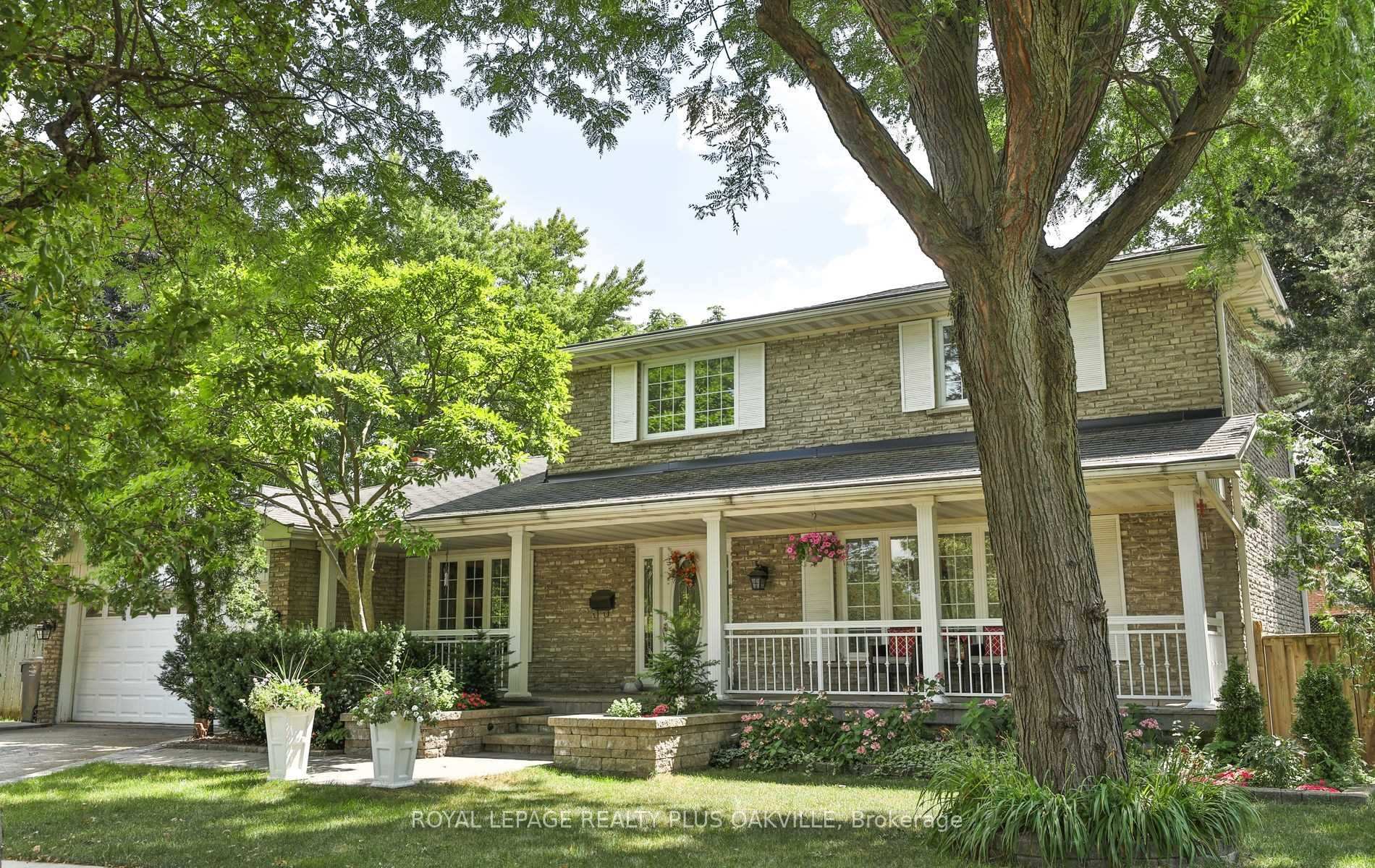Photo 2 of 2100 Waycross Crescent, Mississauga, Sheridan — HOMEH