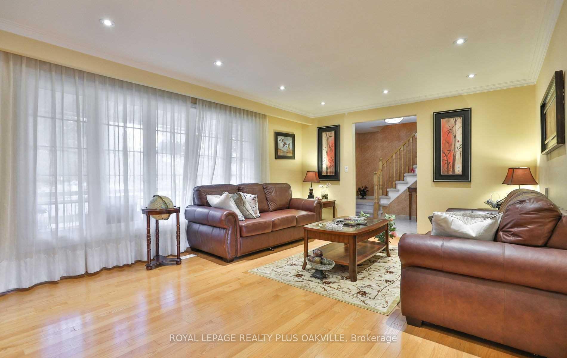 Photo 6 of 2100 Waycross Crescent, Mississauga, Sheridan — HOMEH