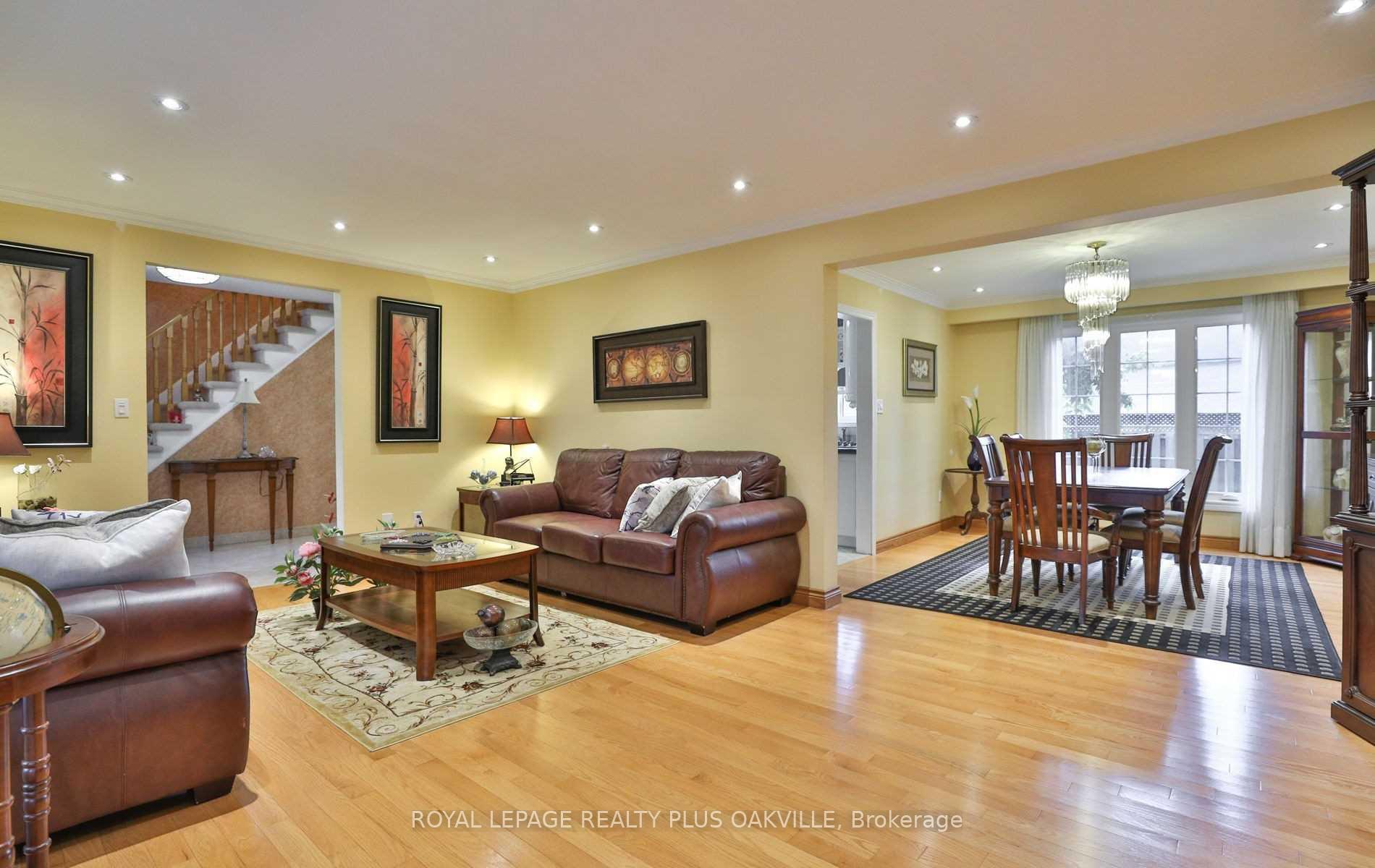 Photo 7 of 2100 Waycross Crescent, Mississauga, Sheridan — HOMEH