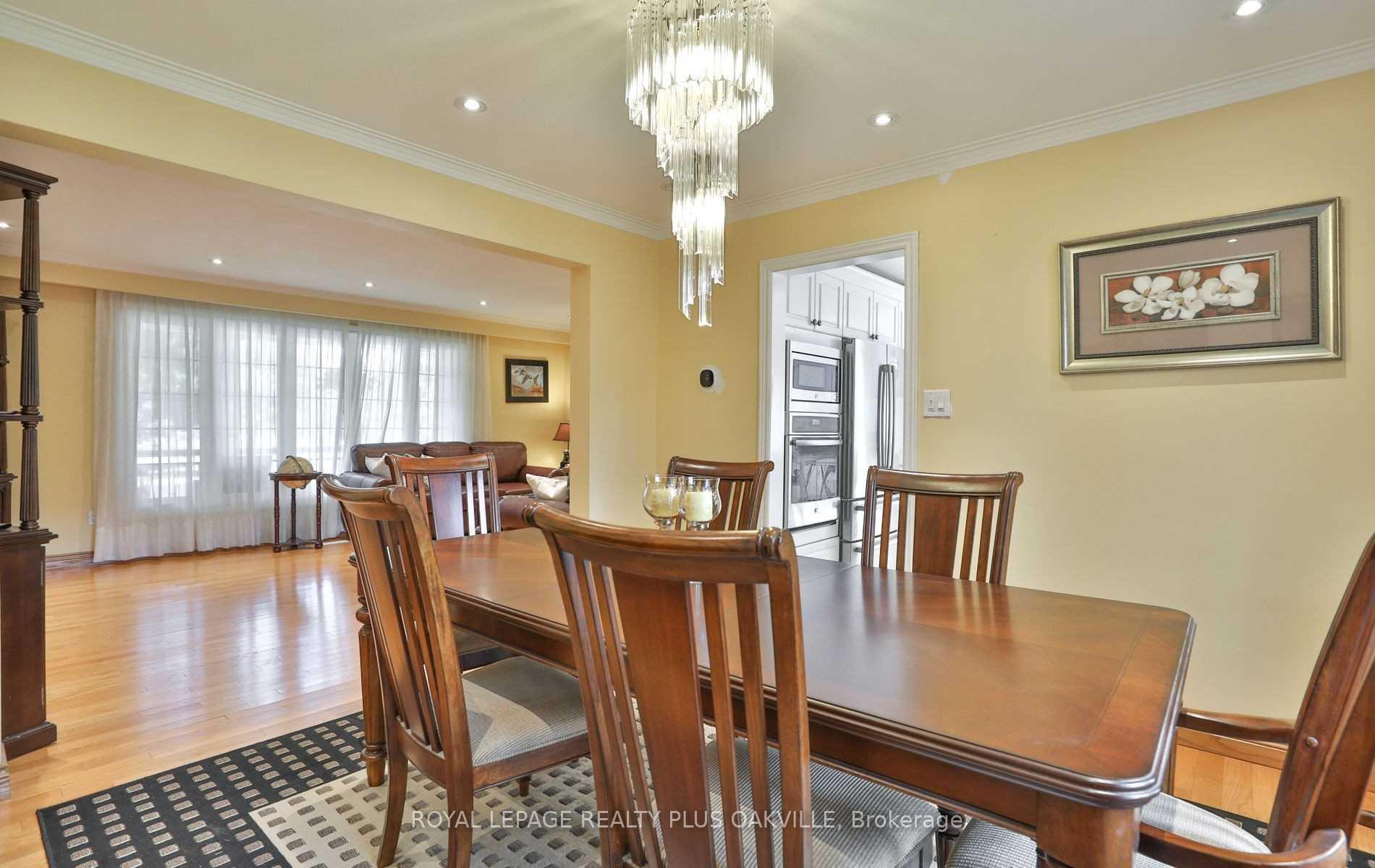 Photo 9 of 2100 Waycross Crescent, Mississauga, Sheridan — HOMEH