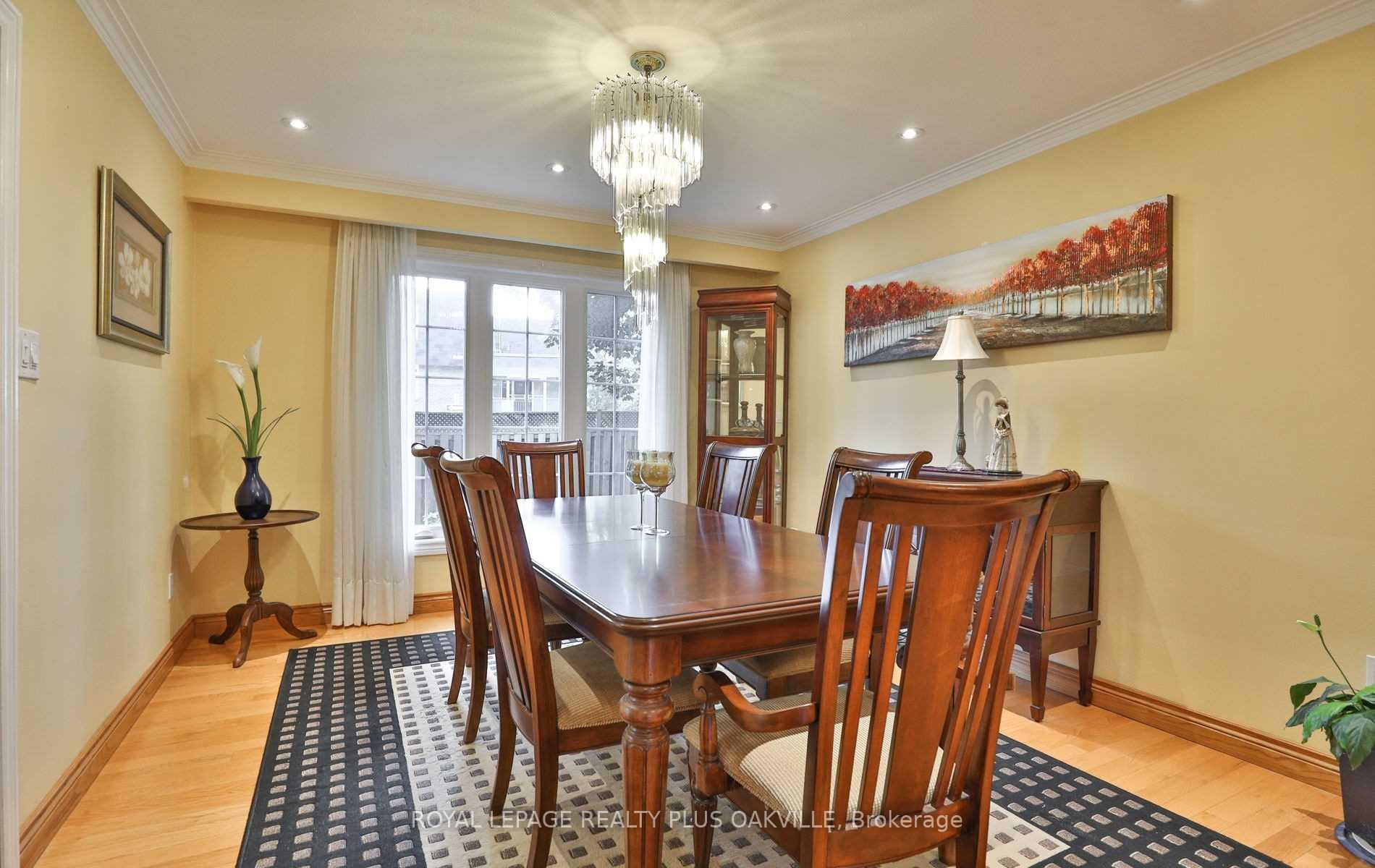 Photo 10 of 2100 Waycross Crescent, Mississauga, Sheridan — HOMEH