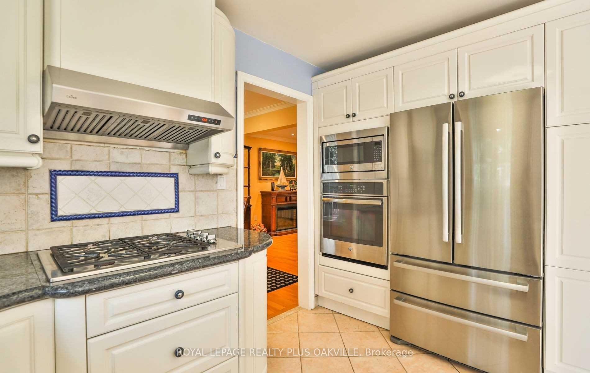 Photo 17 of 2100 Waycross Crescent, Mississauga, Sheridan — HOMEH