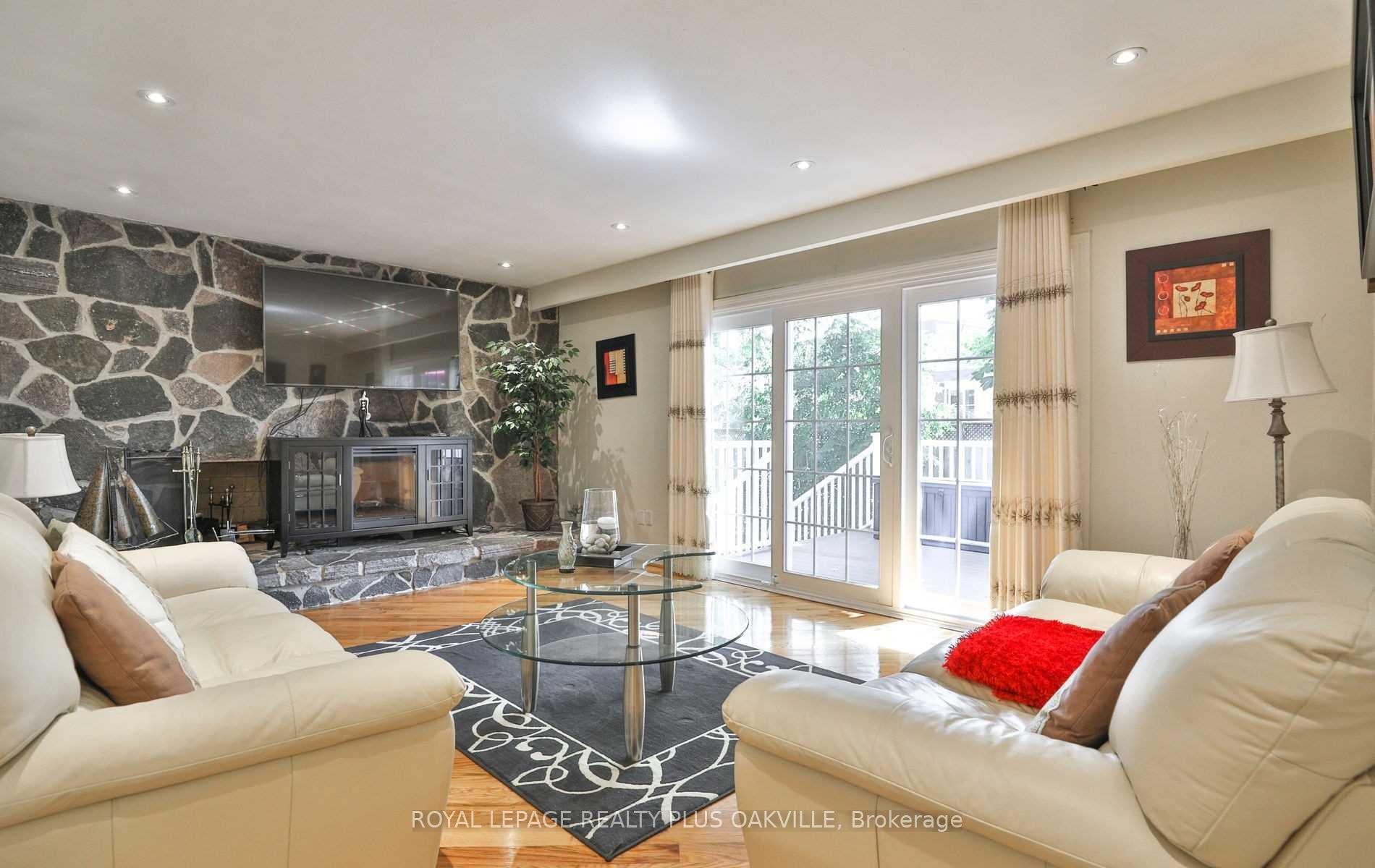 Photo 19 of 2100 Waycross Crescent, Mississauga, Sheridan — HOMEH