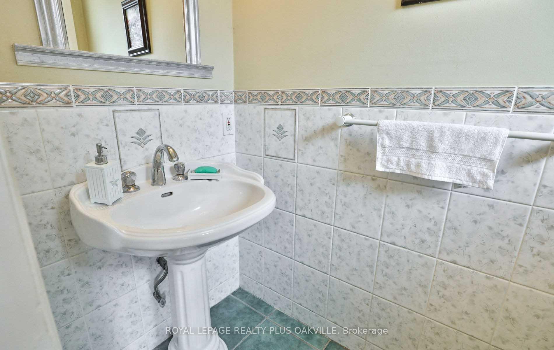 Photo 22 of 2100 Waycross Crescent, Mississauga, Sheridan — HOMEH
