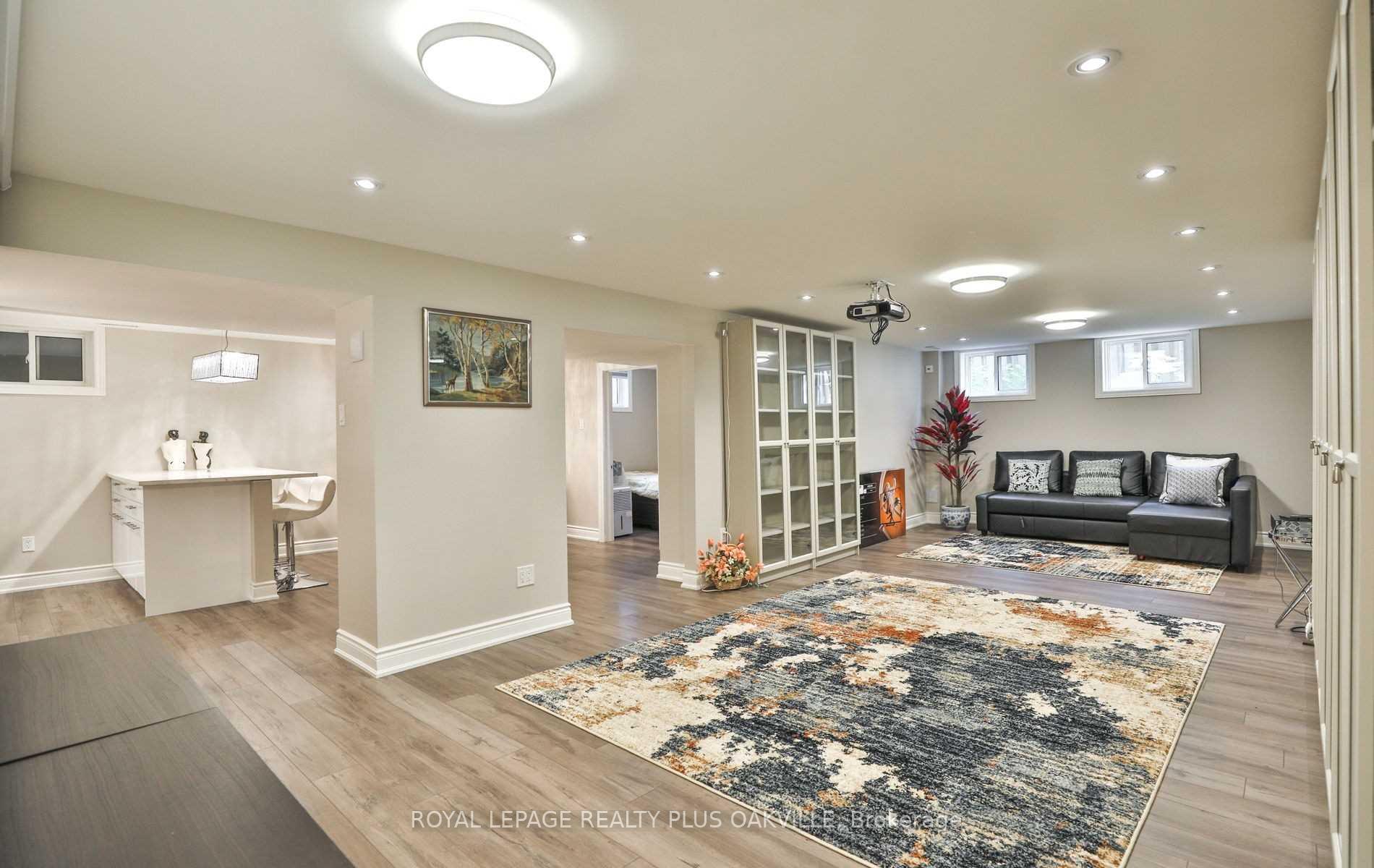 Photo 31 of 2100 Waycross Crescent, Mississauga, Sheridan — HOMEH