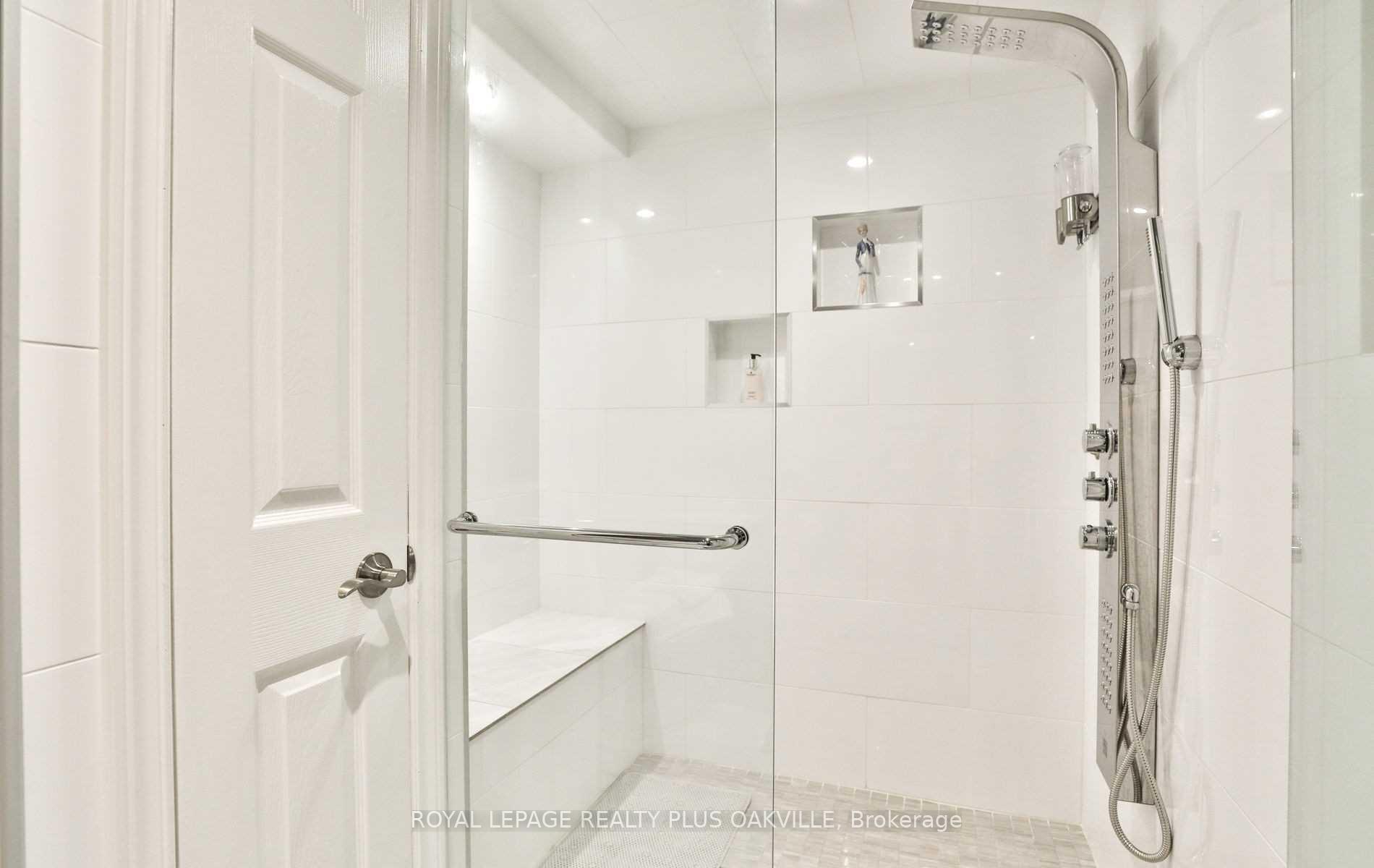 Photo 40 of 2100 Waycross Crescent, Mississauga, Sheridan — HOMEH